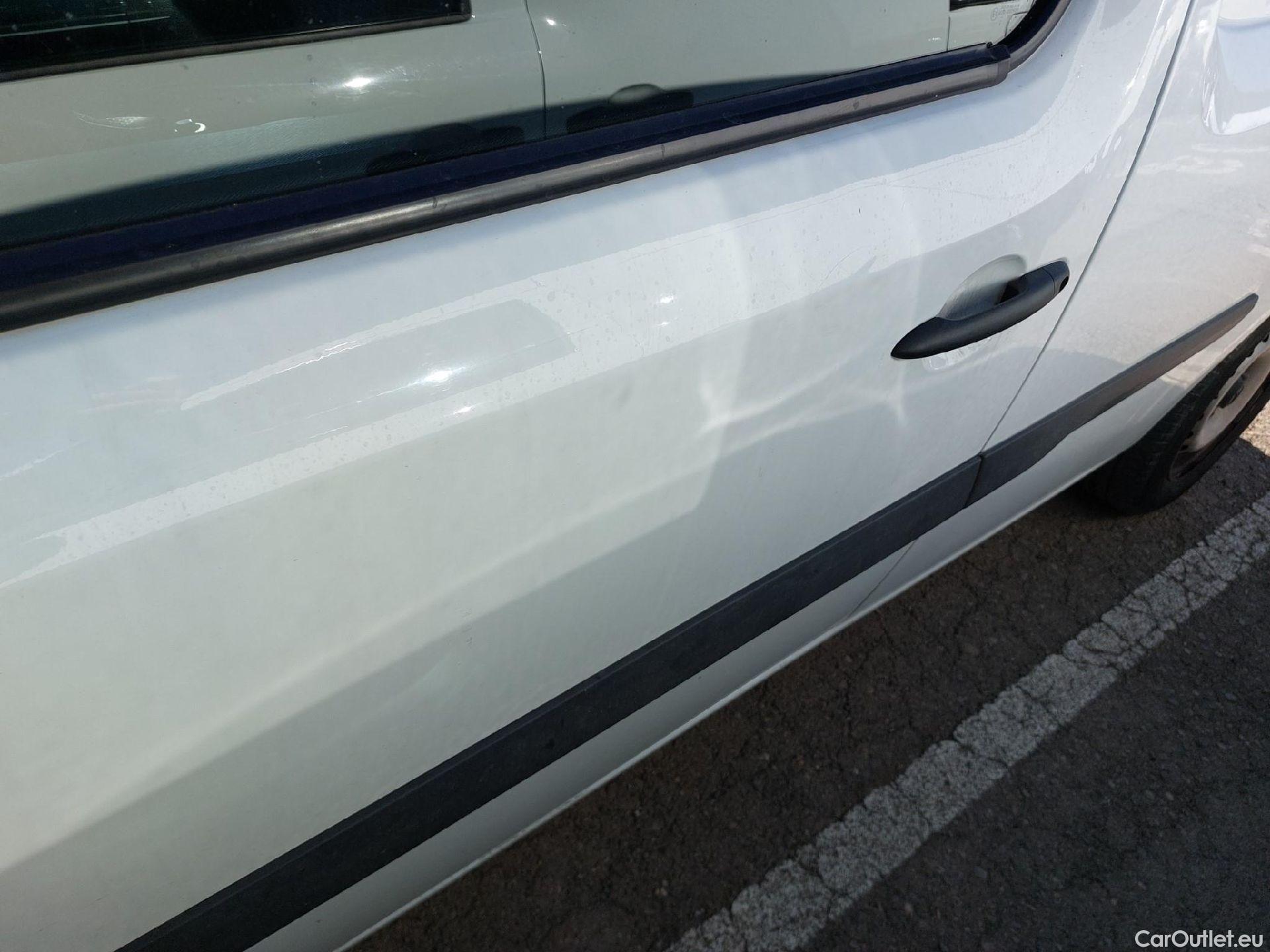 Mercedes  Citan MERCEDES-BENZ  / 2012 / 4P / furgón derivado de turismo 109 CDI Furgón Largo #3