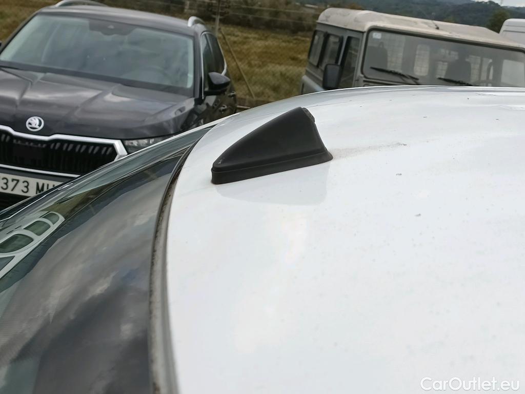 Peugeot  Partner PEUGEOT  / 2018 / 3P / furgón derivado de turismo Pro Standard 600kg PureTech 81kW #39