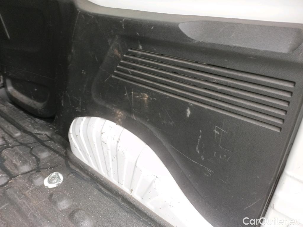 Peugeot  Partner PEUGEOT  / 2018 / 3P / furgón derivado de turismo Pro Standard 600kg PureTech 81kW #22