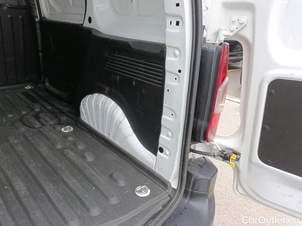 Peugeot  Partner PEUGEOT  / 2018 / 3P / furgón derivado de turismo Pro Standard 600kg PureTech 81kW #13