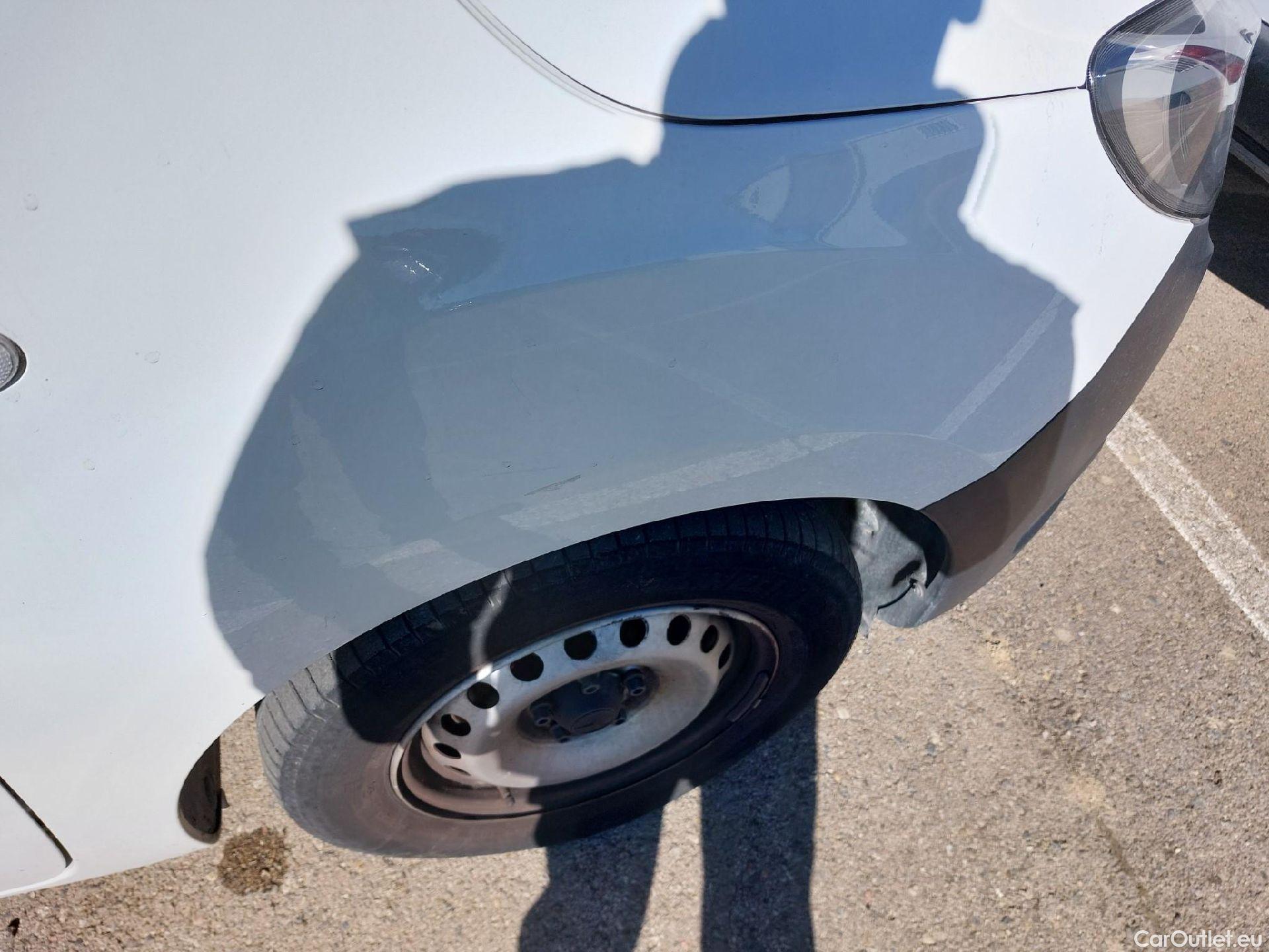 Mercedes  Citan MERCEDES-BENZ  / 2012 / 4P / furgón derivado de turismo 109 CDI Furgón Largo #17