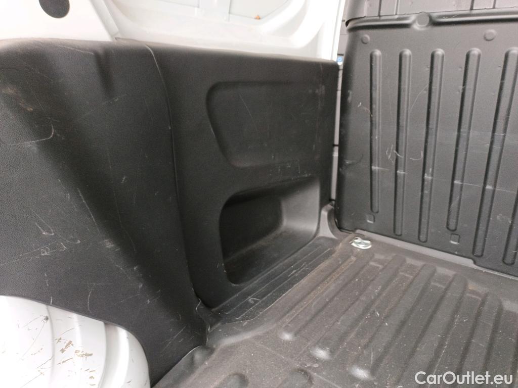 Peugeot  Partner PEUGEOT  / 2018 / 3P / furgón derivado de turismo Pro Standard 600kg PureTech 81kW #18