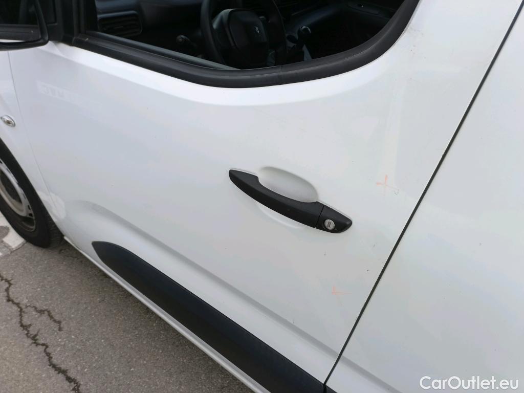 Peugeot  Partner PEUGEOT  / 2018 / 3P / furgón derivado de turismo Pro Standard 600kg PureTech 81kW #30