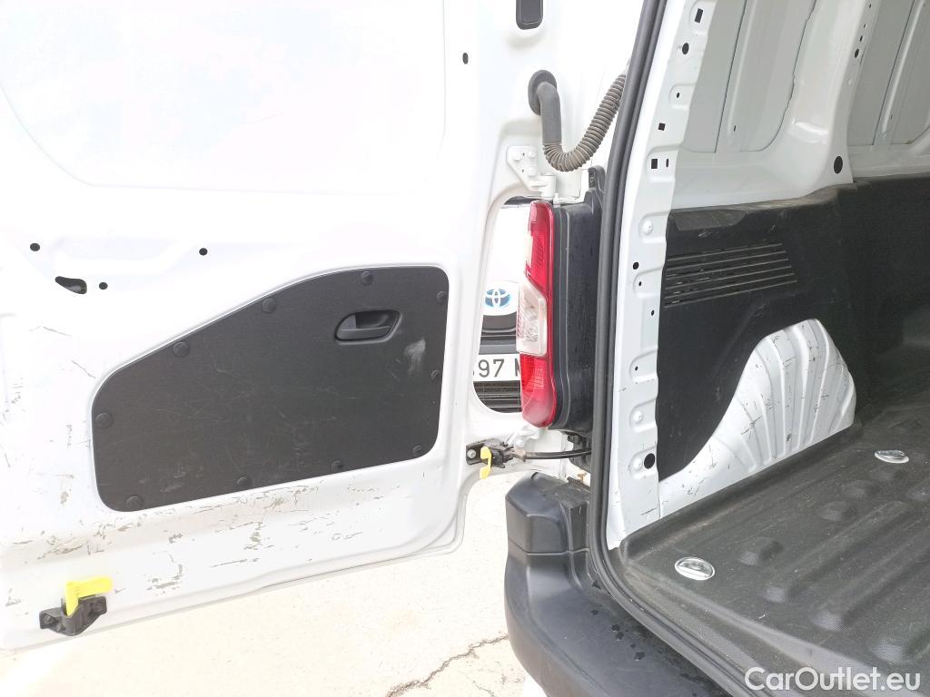 Peugeot  Partner PEUGEOT  / 2018 / 3P / furgón derivado de turismo Pro Standard 600kg PureTech 81kW #11