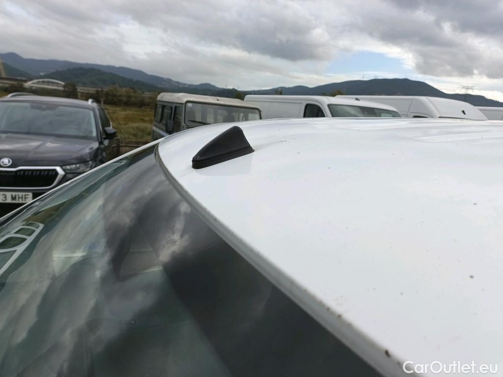 Peugeot  Partner PEUGEOT  / 2018 / 3P / furgón derivado de turismo Pro Standard 600kg PureTech 81kW #38