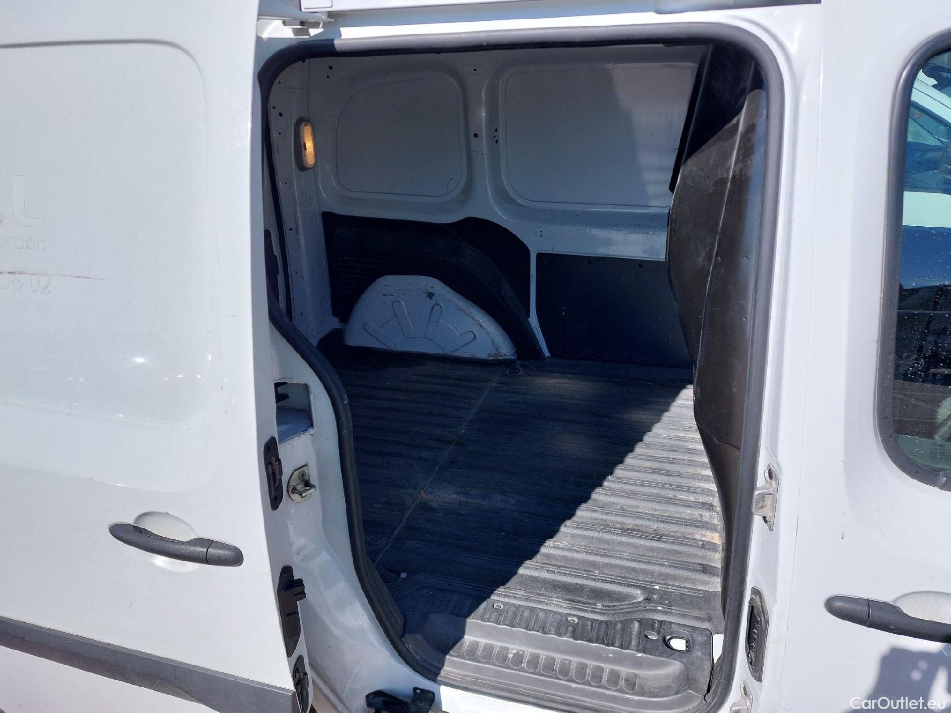 Mercedes  Citan MERCEDES-BENZ  / 2012 / 4P / furgón derivado de turismo 109 CDI Furgón Largo #7