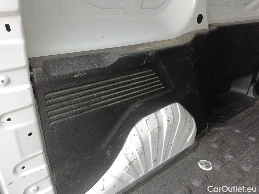 Peugeot  Partner PEUGEOT  / 2018 / 3P / furgón derivado de turismo Pro Standard 600kg PureTech 81kW #24