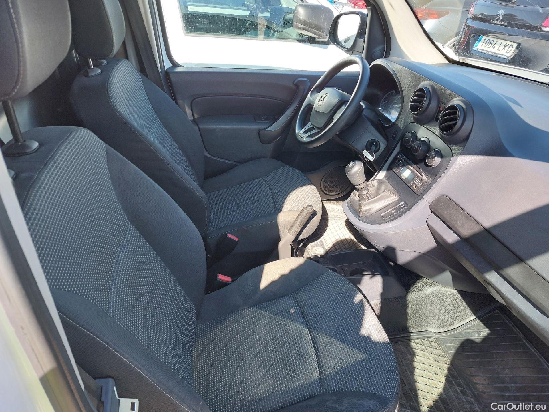 Mercedes  Citan MERCEDES-BENZ  / 2012 / 4P / furgón derivado de turismo 109 CDI Furgón Largo #6