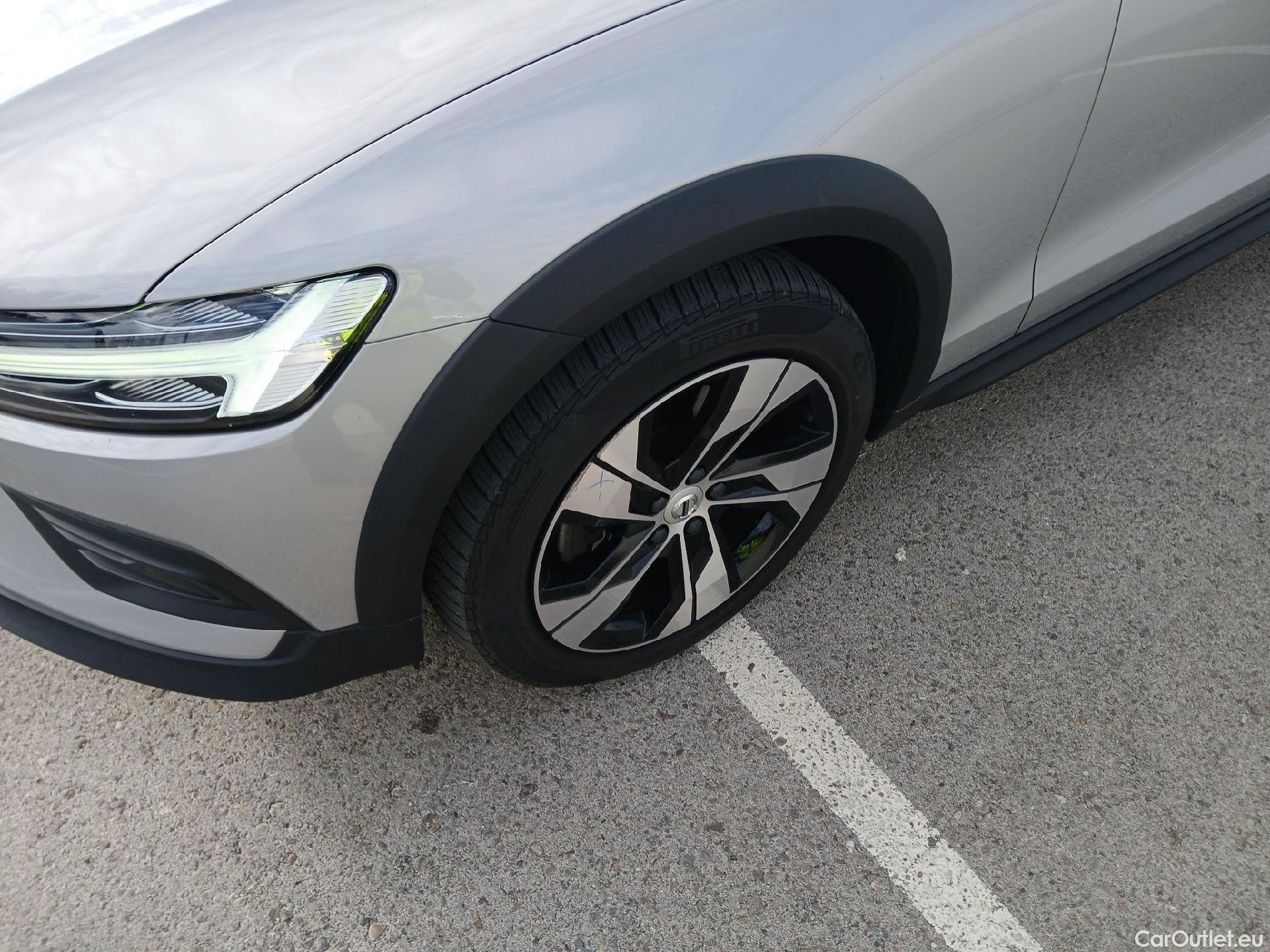 Volvo  V60 VOLVO  Cross Country / 2018 / 5P / familiar 2.0 B4 (D) AWD Cross Country Core Auto #8