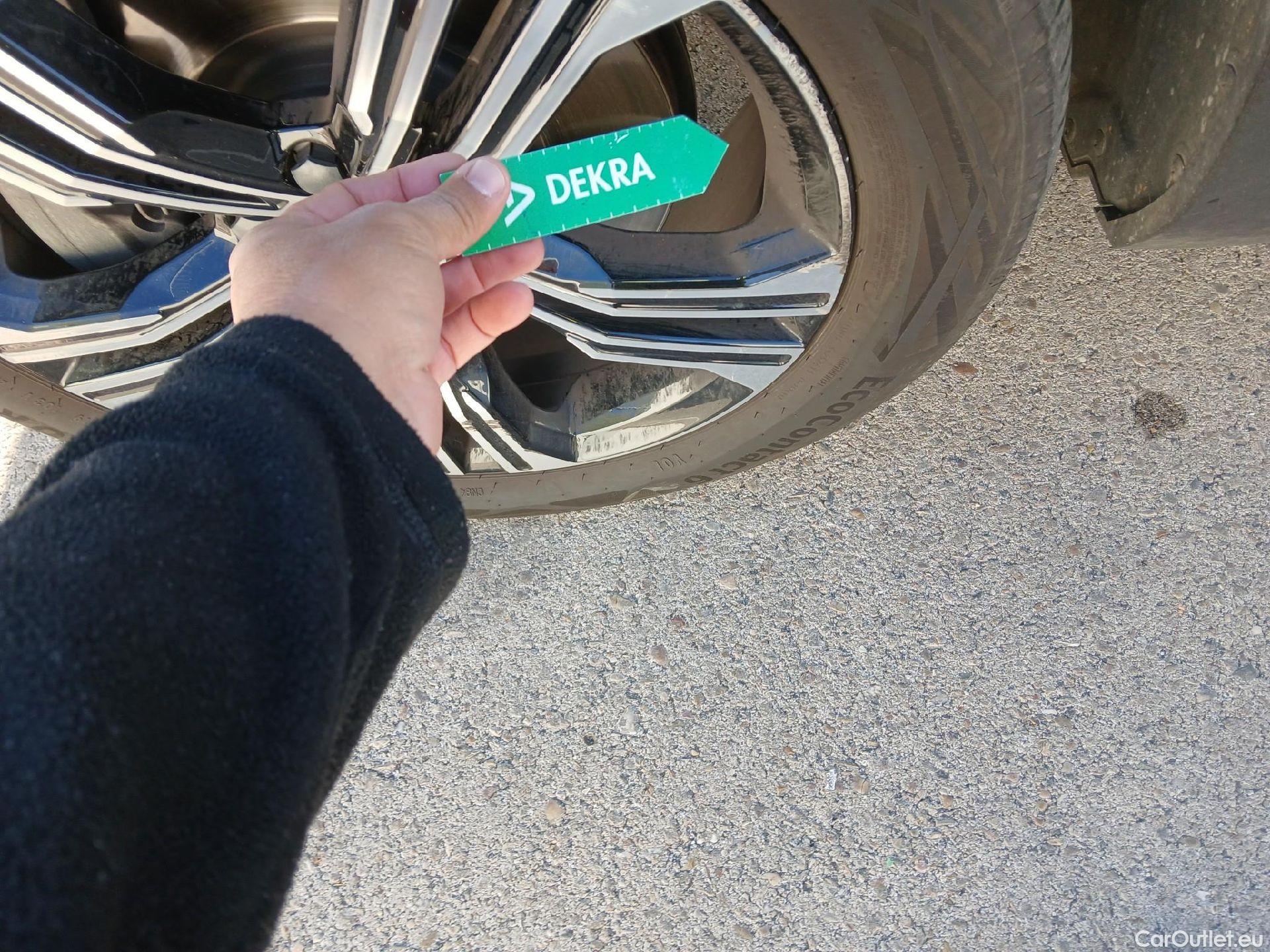 Volvo  XC 40 VOLVO XC40 / 2017 / 5P / todoterreno 1.5 T4 Twin Recharge Inscription Auto #8