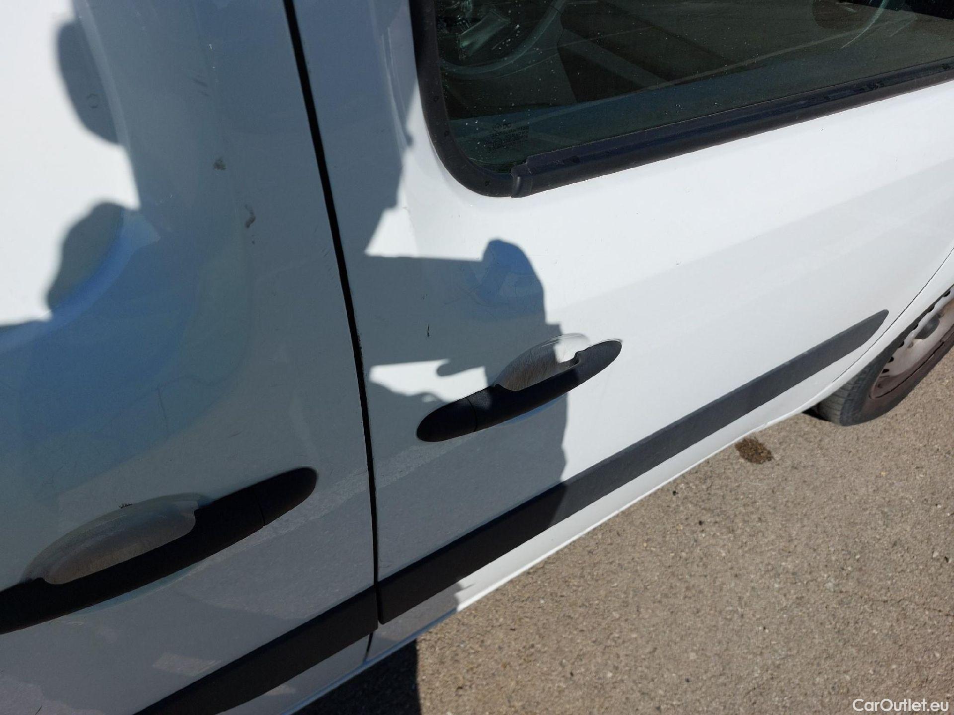 Mercedes  Citan MERCEDES-BENZ  / 2012 / 4P / furgón derivado de turismo 109 CDI Furgón Largo #13