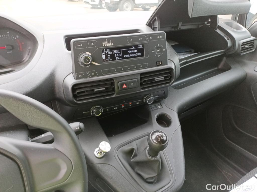 Peugeot  Partner PEUGEOT  / 2018 / 3P / furgón derivado de turismo Pro Standard 600kg PureTech 81kW #13