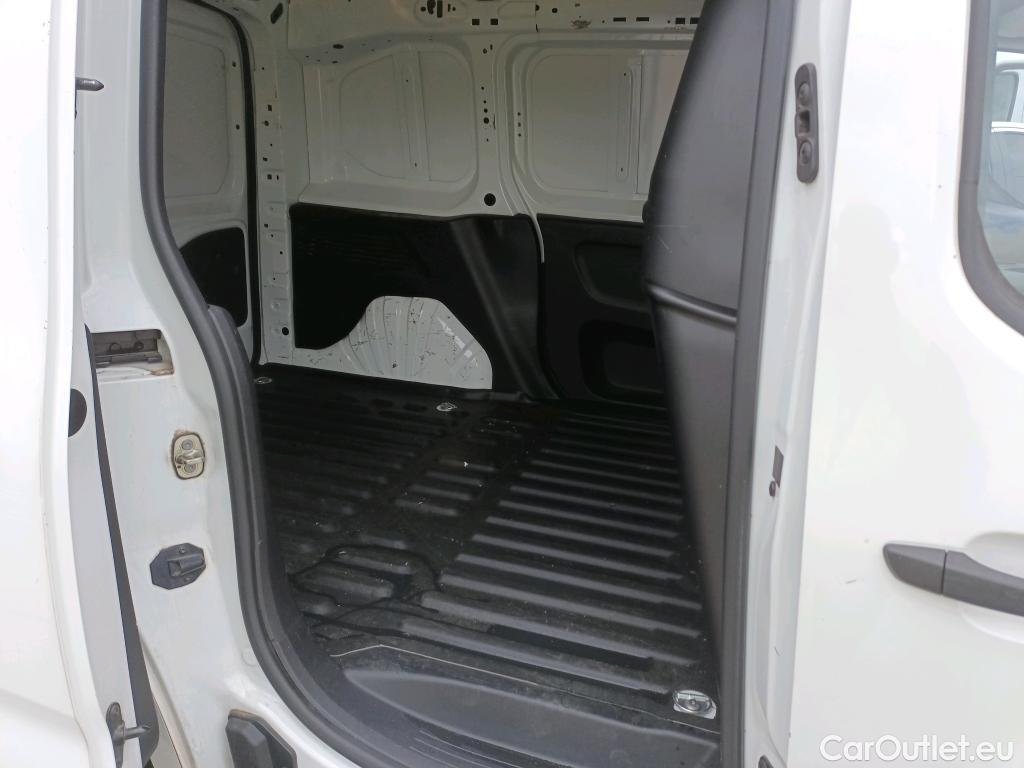 Peugeot  Partner PEUGEOT  / 2018 / 3P / furgón derivado de turismo Pro Standard 600kg PureTech 81kW #7