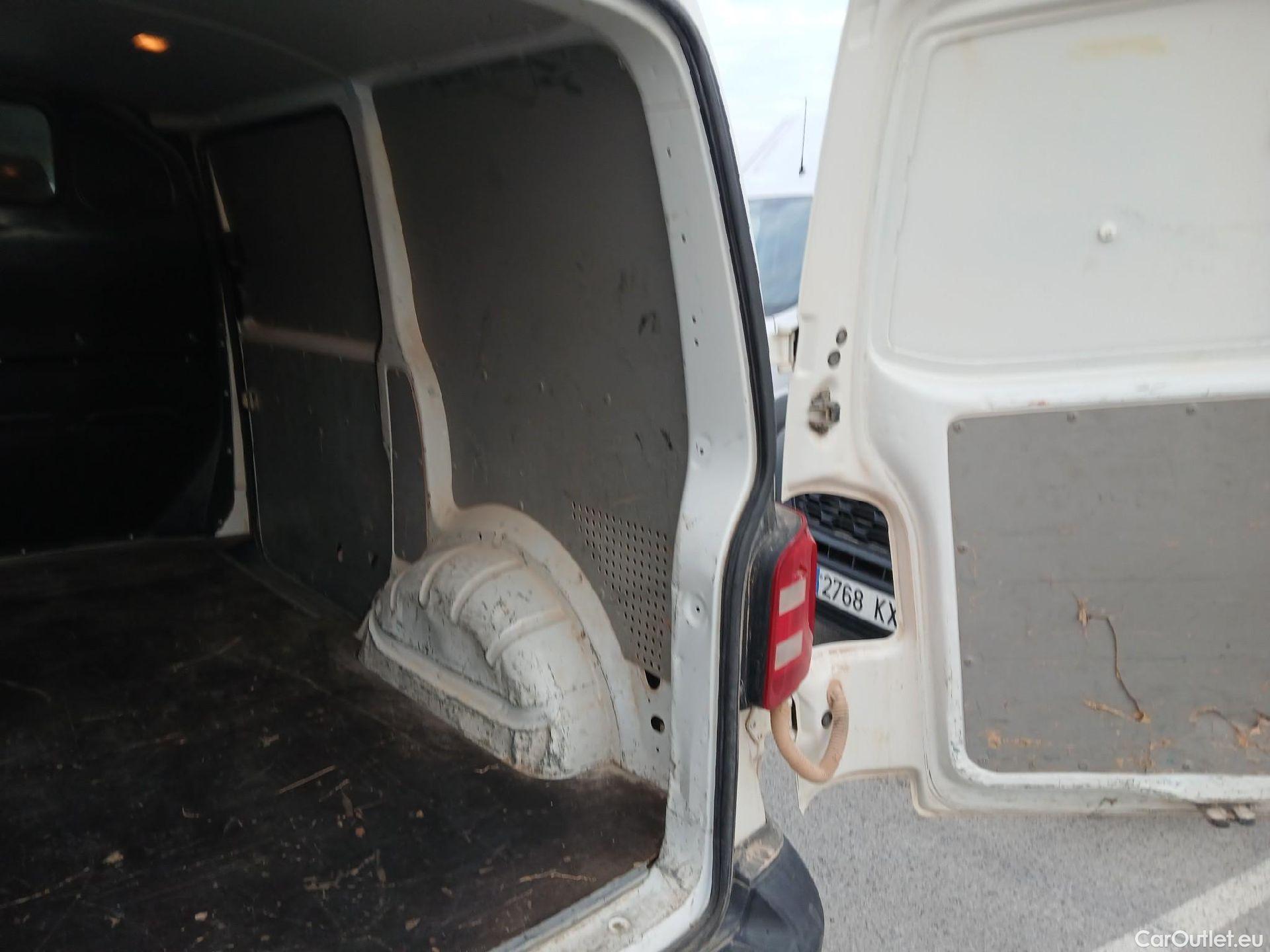  Volkswagen  Transporter VOLKSWAGEN  / 2015 / 4P / furgón Furgón Corto TN 2.0 TDI 110kW BMT 4Mot #14