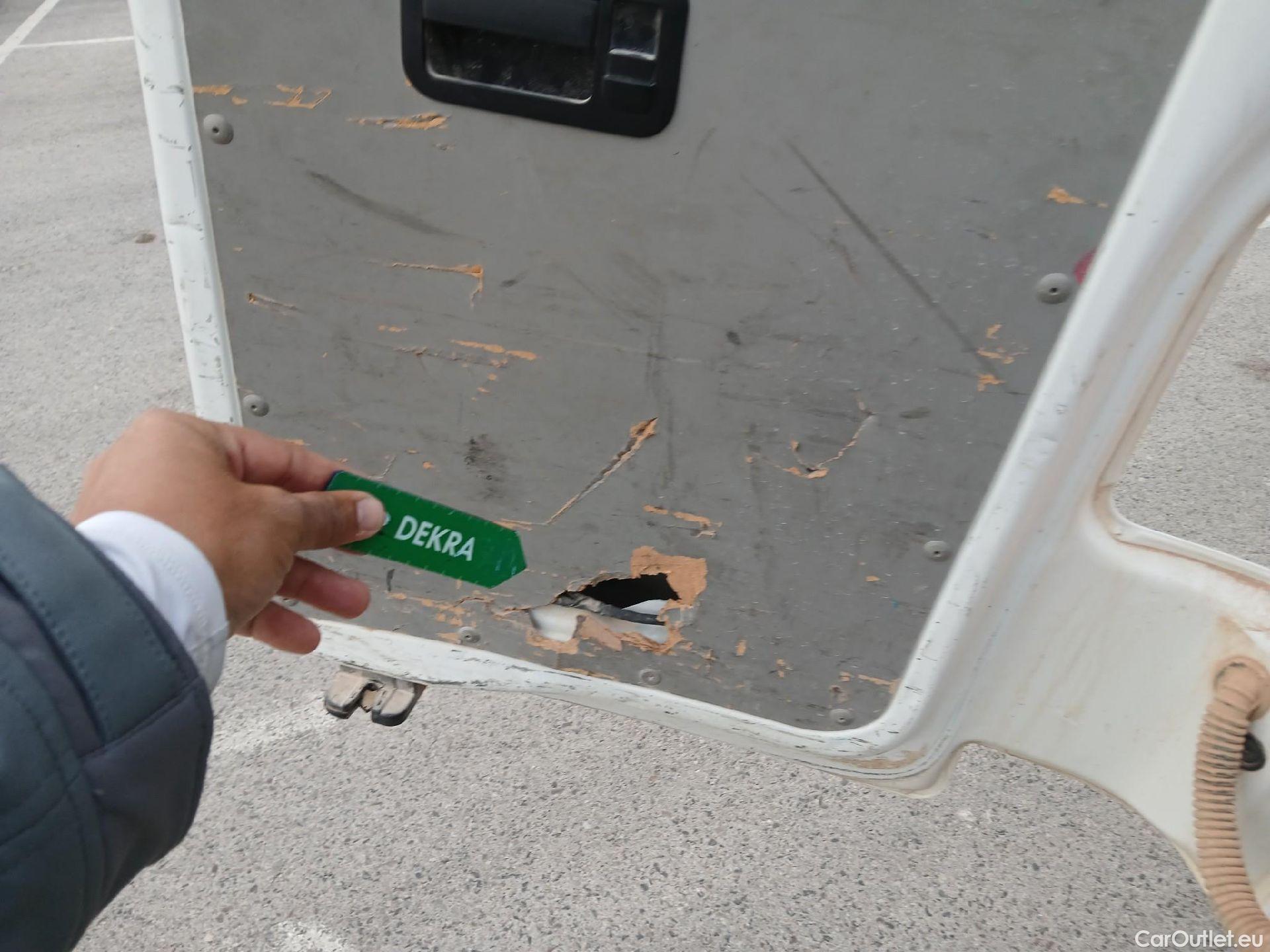  Volkswagen  Transporter VOLKSWAGEN  / 2015 / 4P / furgón Furgón Corto TN 2.0 TDI 110kW BMT 4Mot #17