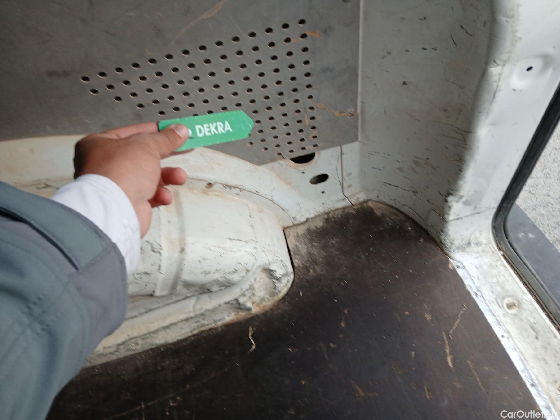  Volkswagen  Transporter VOLKSWAGEN  / 2015 / 4P / furgón Furgón Corto TN 2.0 TDI 110kW BMT 4Mot #23