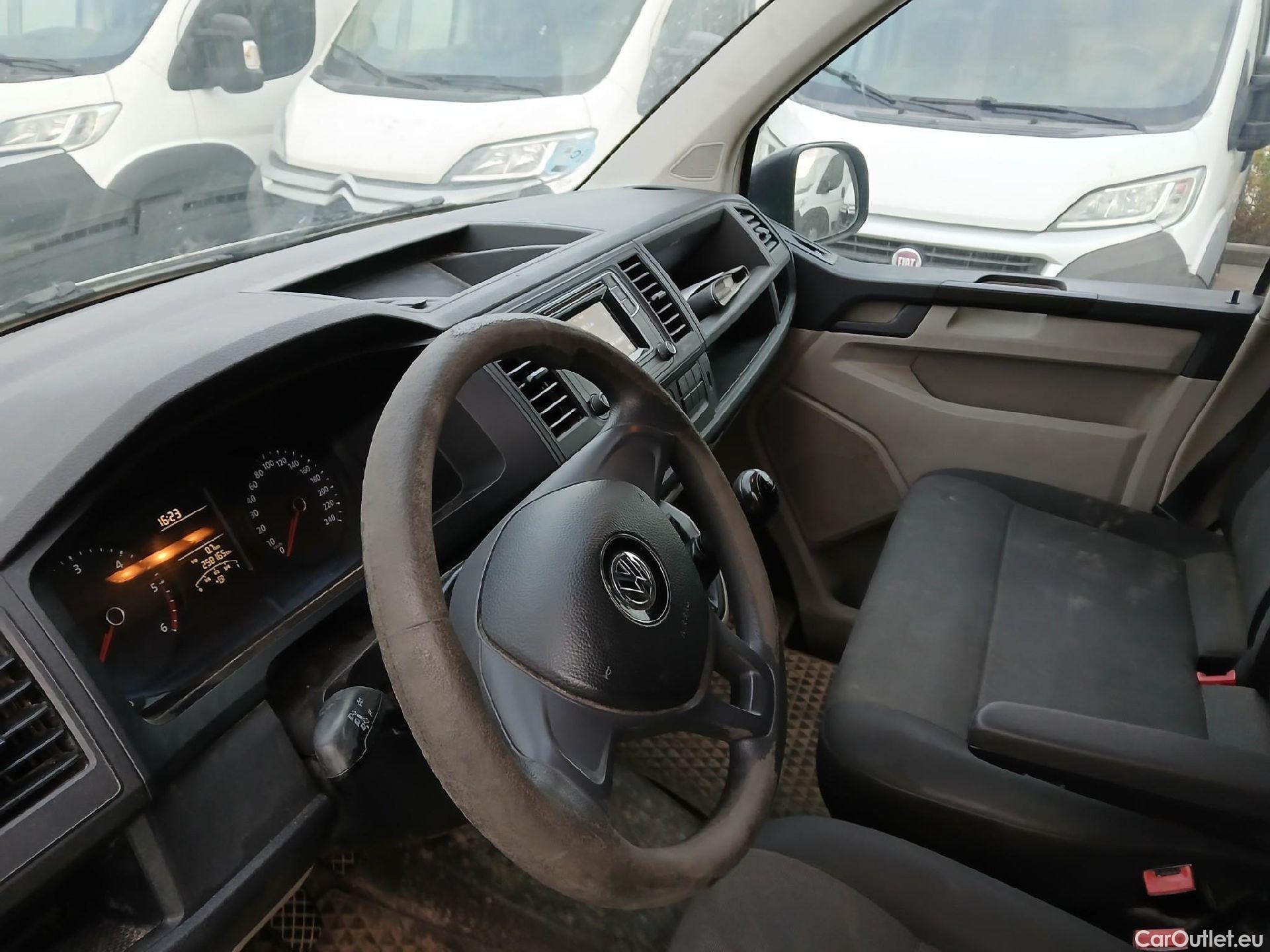  Volkswagen  Transporter VOLKSWAGEN  / 2015 / 4P / furgón Furgón Corto TN 2.0 TDI 110kW BMT 4Mot #2