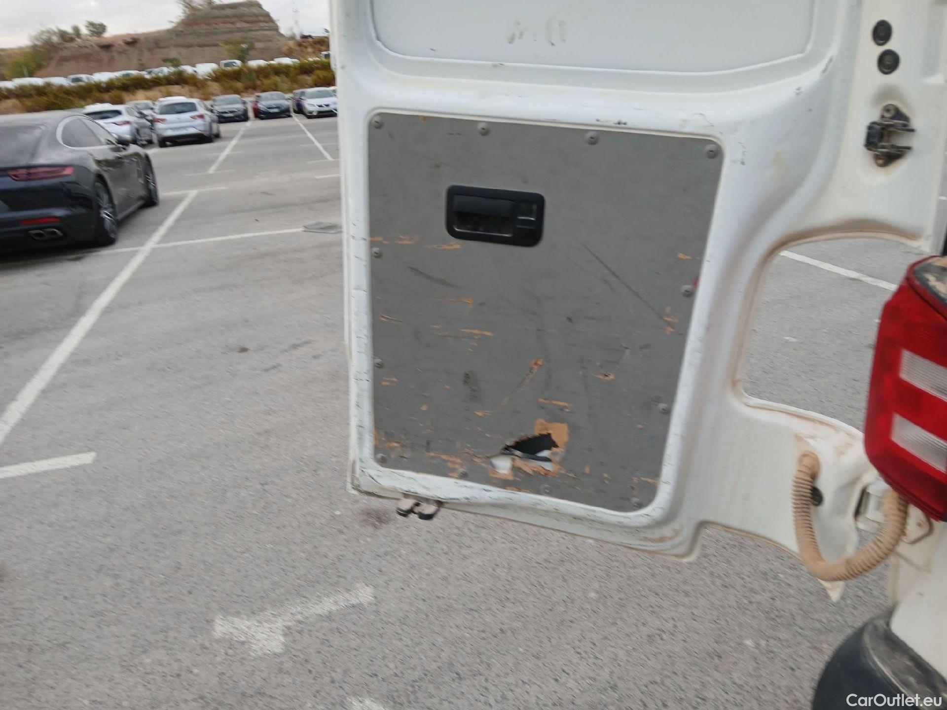  Volkswagen  Transporter VOLKSWAGEN  / 2015 / 4P / furgón Furgón Corto TN 2.0 TDI 110kW BMT 4Mot #16