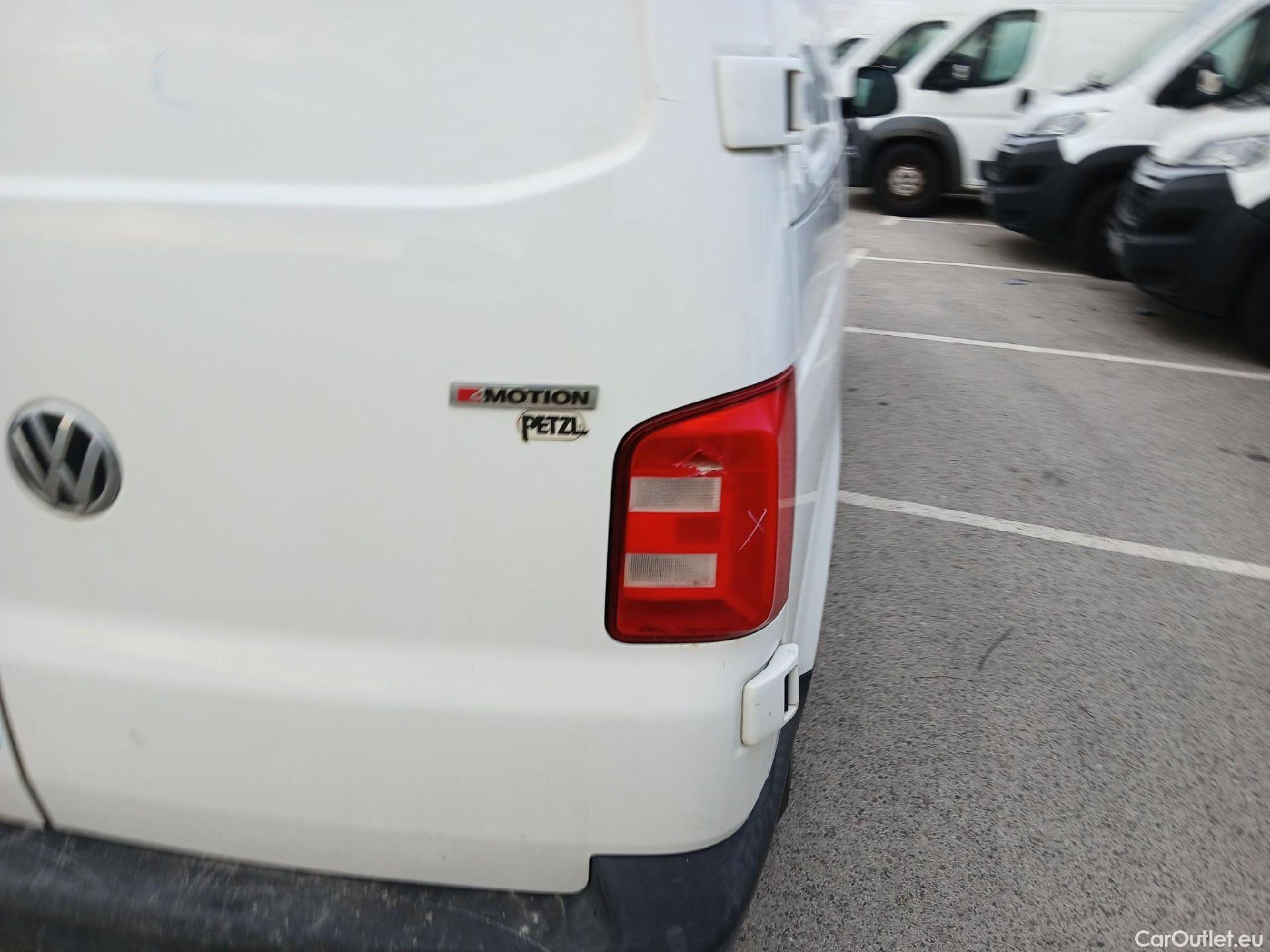  Volkswagen  Transporter VOLKSWAGEN  / 2015 / 4P / furgón Furgón Corto TN 2.0 TDI 110kW BMT 4Mot #53