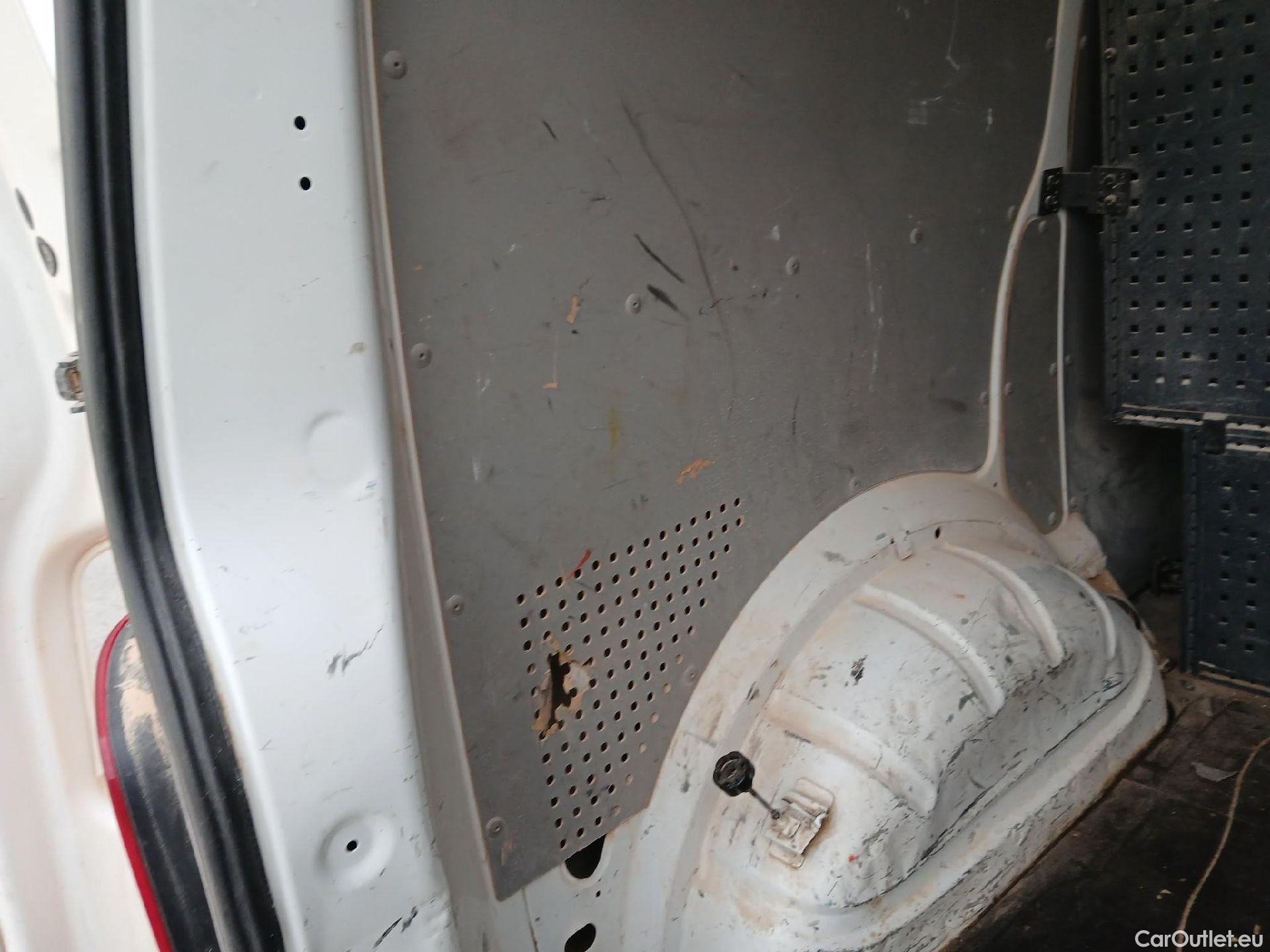  Volkswagen  Transporter VOLKSWAGEN  / 2015 / 4P / furgón Furgón Corto TN 2.0 TDI 110kW BMT 4Mot #19