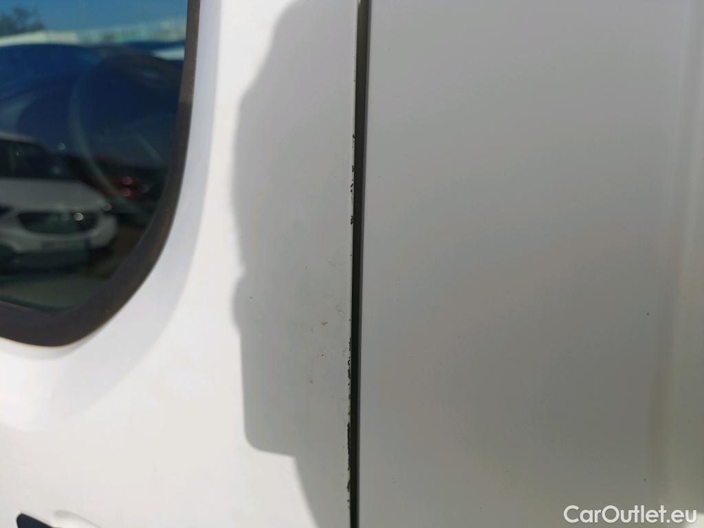  Toyota  Proace TOYOTA  / 2016 / 4P / furgón FU. MEDIO (L1) 2.0D 90kW COMFORT CARGA + #17