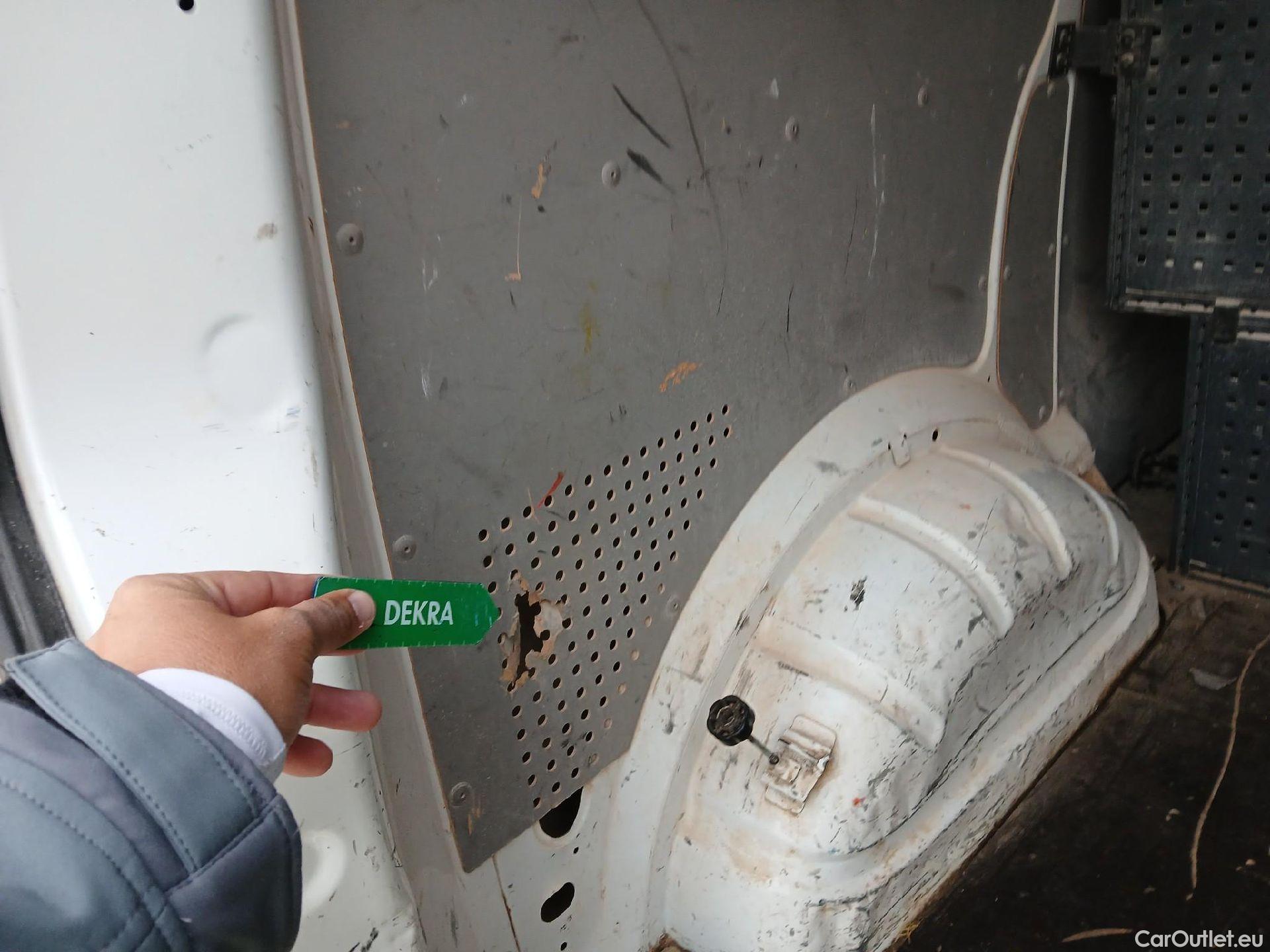  Volkswagen  Transporter VOLKSWAGEN  / 2015 / 4P / furgón Furgón Corto TN 2.0 TDI 110kW BMT 4Mot #18