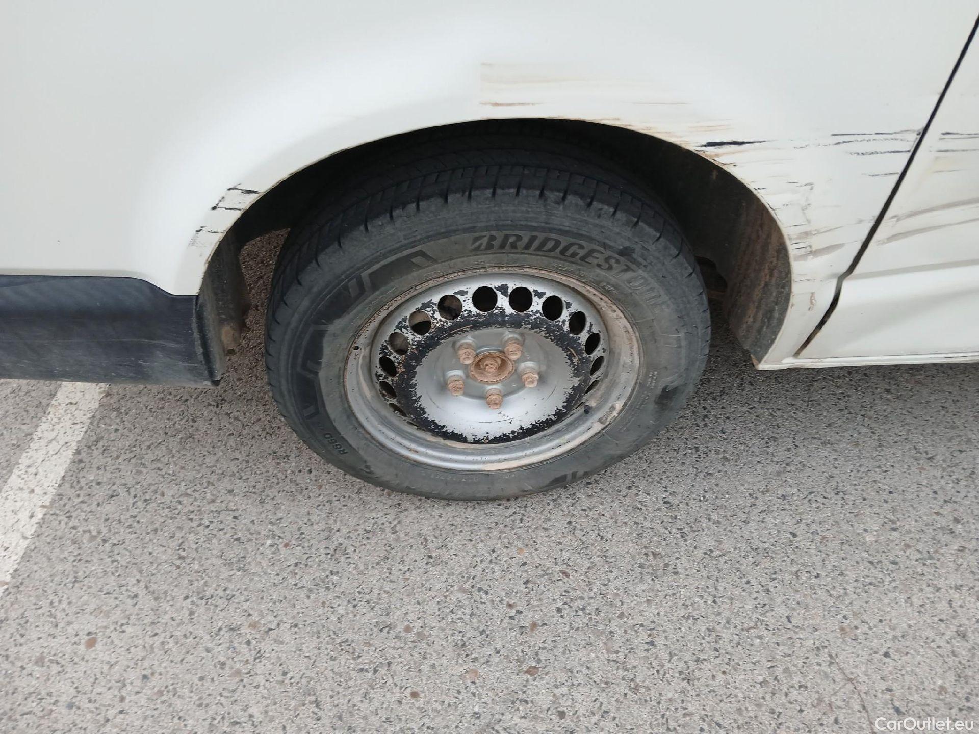  Volkswagen  Transporter VOLKSWAGEN  / 2015 / 4P / furgón Furgón Corto TN 2.0 TDI 110kW BMT 4Mot #28