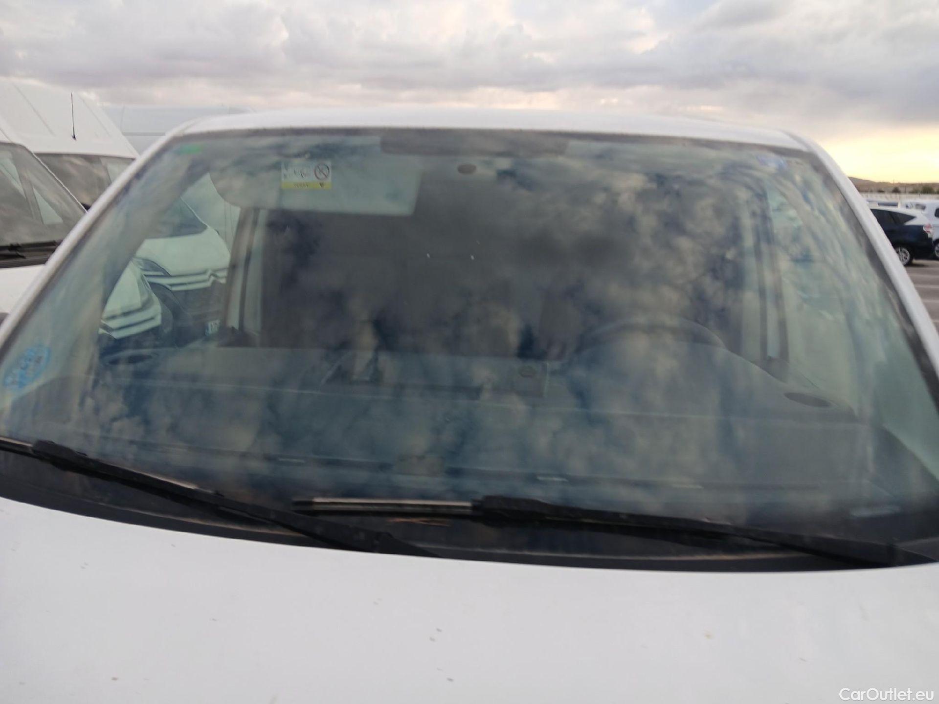  Volkswagen  Transporter VOLKSWAGEN  / 2015 / 4P / furgón Furgón Corto TN 2.0 TDI 110kW BMT 4Mot #33