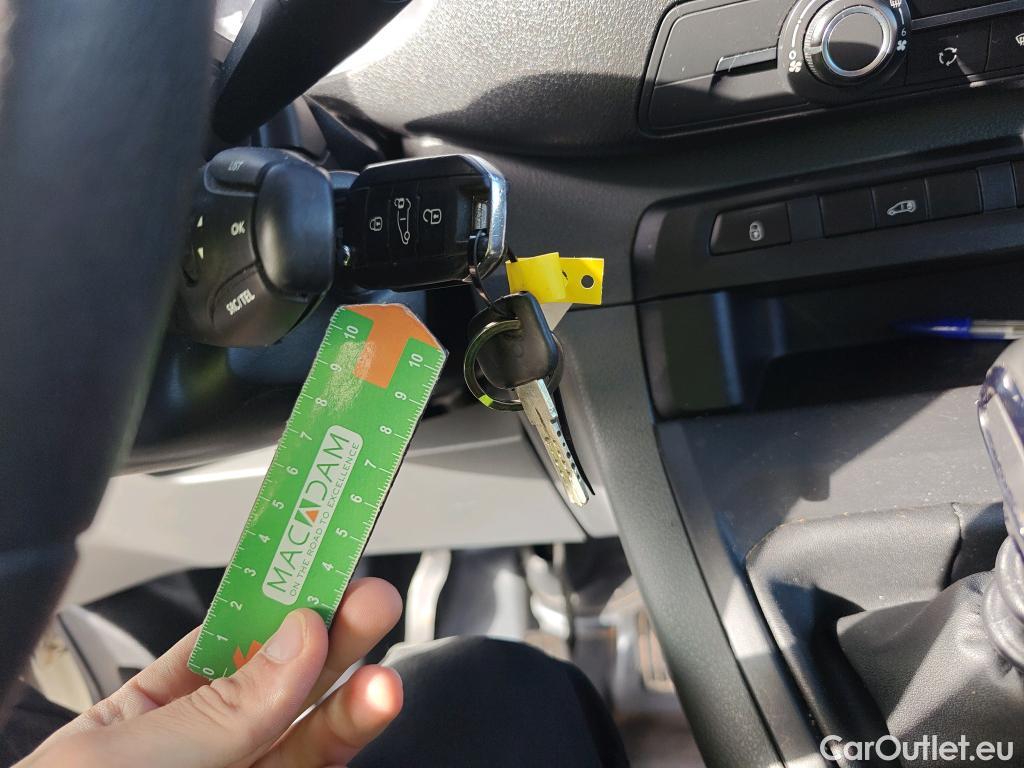  Toyota  Proace TOYOTA  / 2016 / 4P / furgón FU. MEDIO (L1) 2.0D 90kW COMFORT CARGA + #2