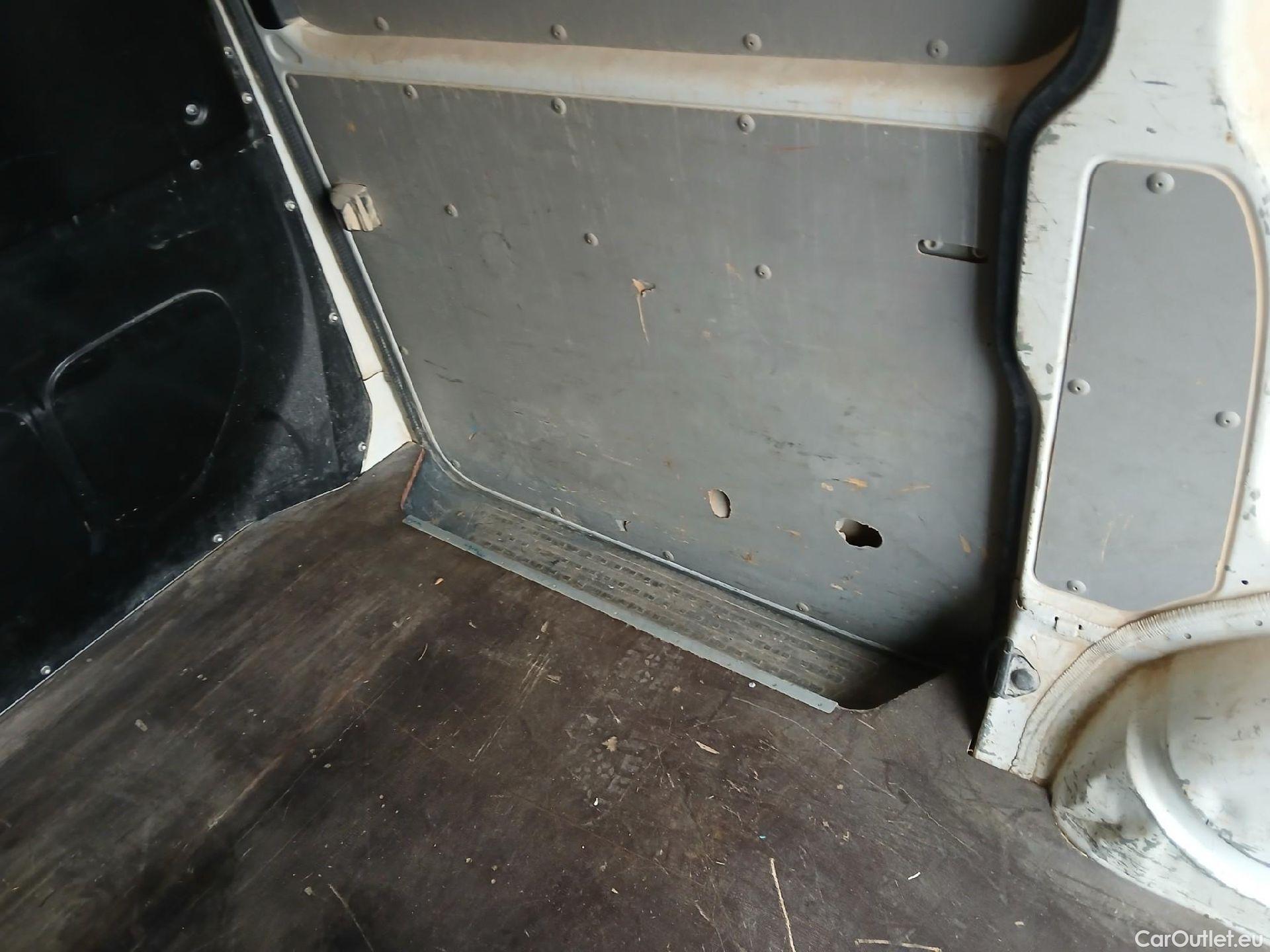  Volkswagen  Transporter VOLKSWAGEN  / 2015 / 4P / furgón Furgón Corto TN 2.0 TDI 110kW BMT 4Mot #21