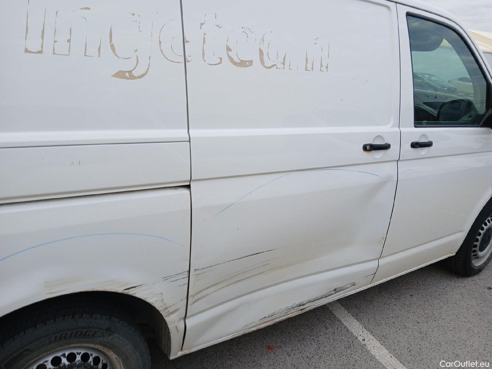  Volkswagen  Transporter VOLKSWAGEN  / 2015 / 4P / furgón Furgón Corto TN 2.0 TDI 110kW BMT 4Mot #58