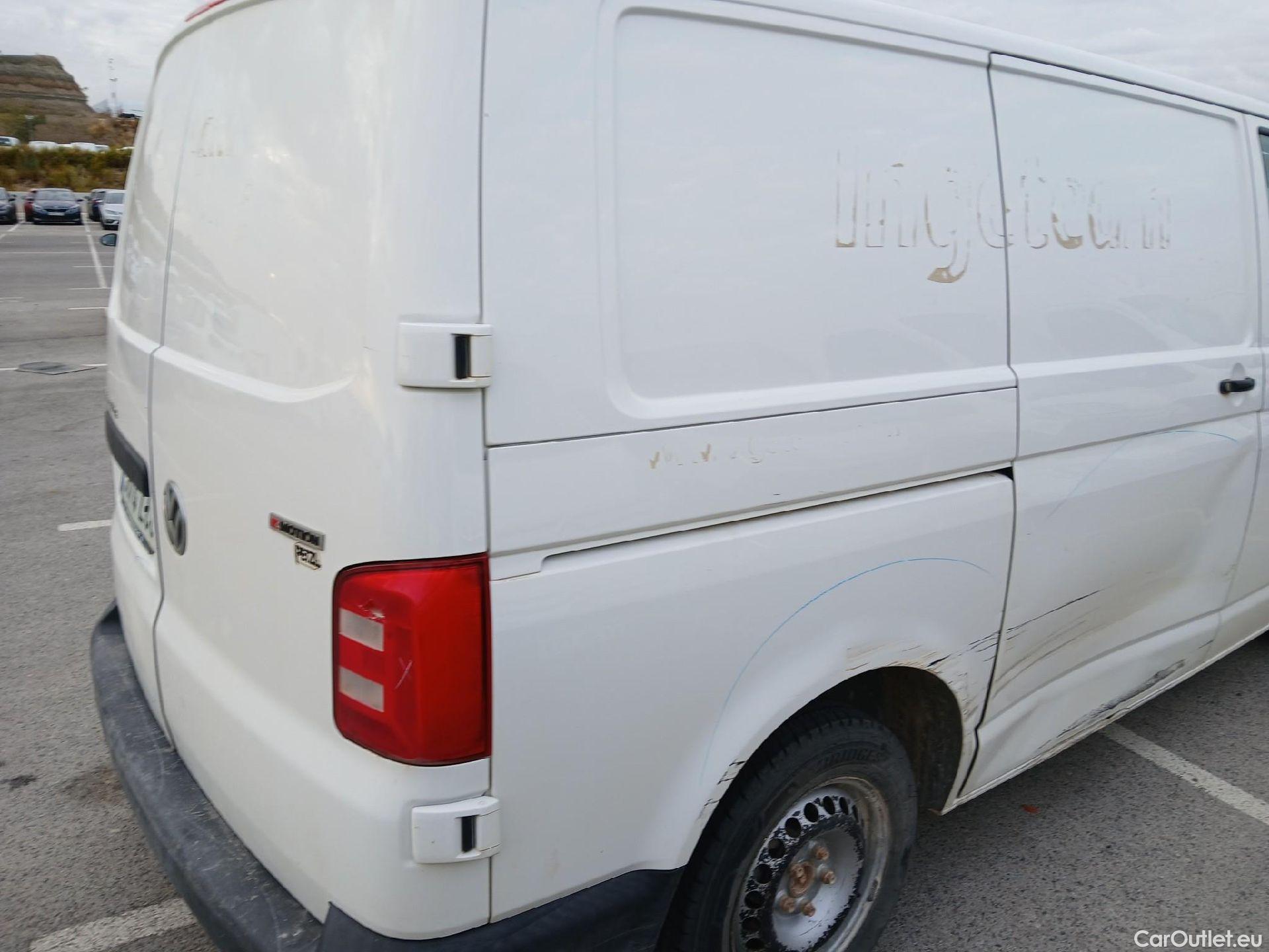  Volkswagen  Transporter VOLKSWAGEN  / 2015 / 4P / furgón Furgón Corto TN 2.0 TDI 110kW BMT 4Mot #55