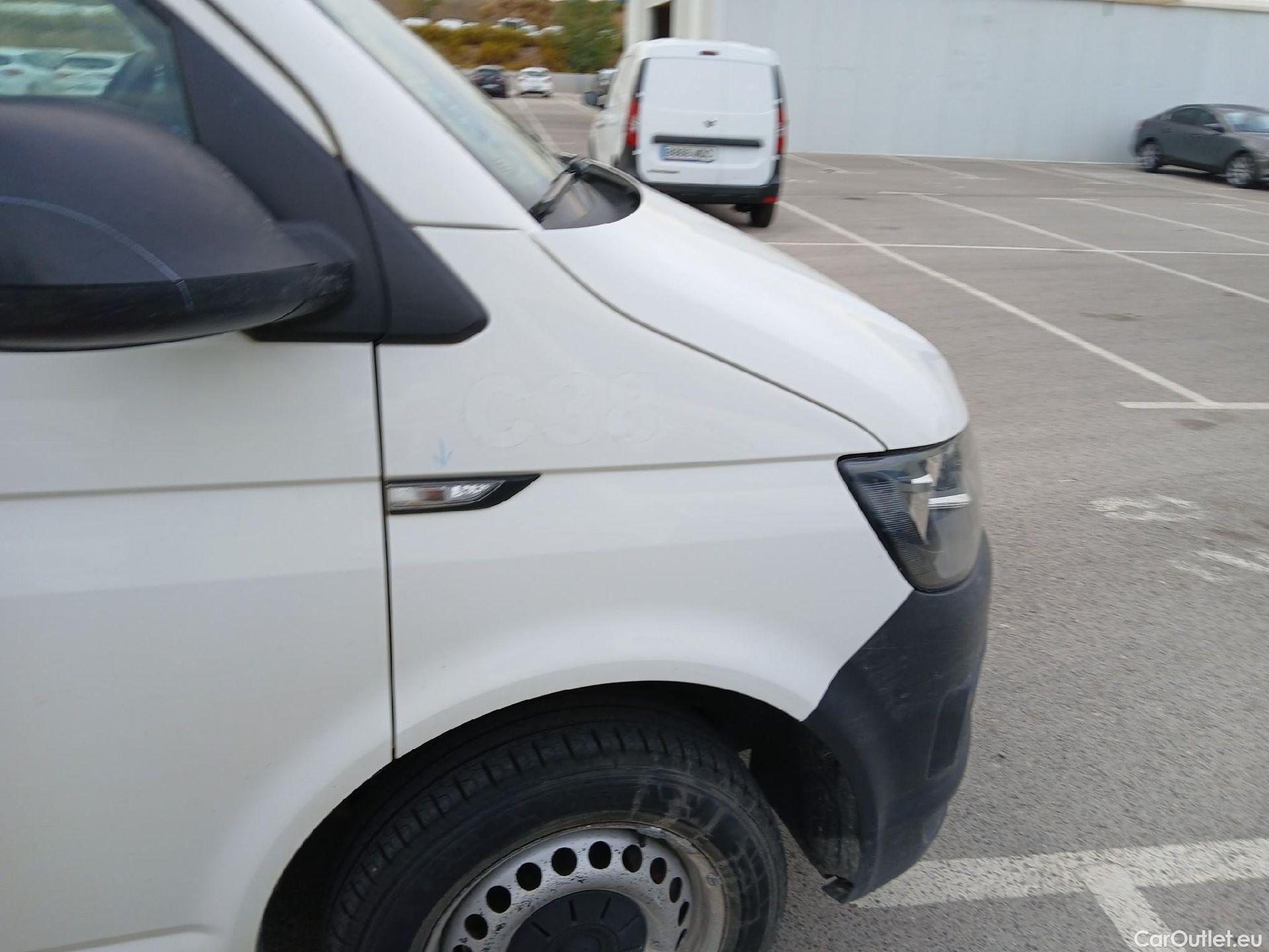  Volkswagen  Transporter VOLKSWAGEN  / 2015 / 4P / furgón Furgón Corto TN 2.0 TDI 110kW BMT 4Mot #63