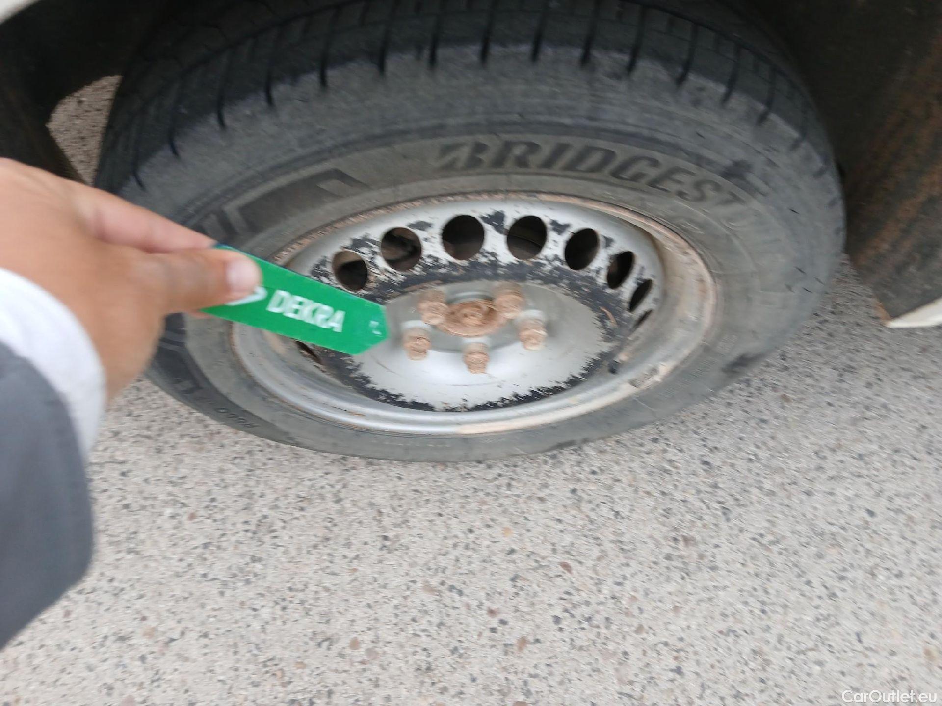  Volkswagen  Transporter VOLKSWAGEN  / 2015 / 4P / furgón Furgón Corto TN 2.0 TDI 110kW BMT 4Mot #29