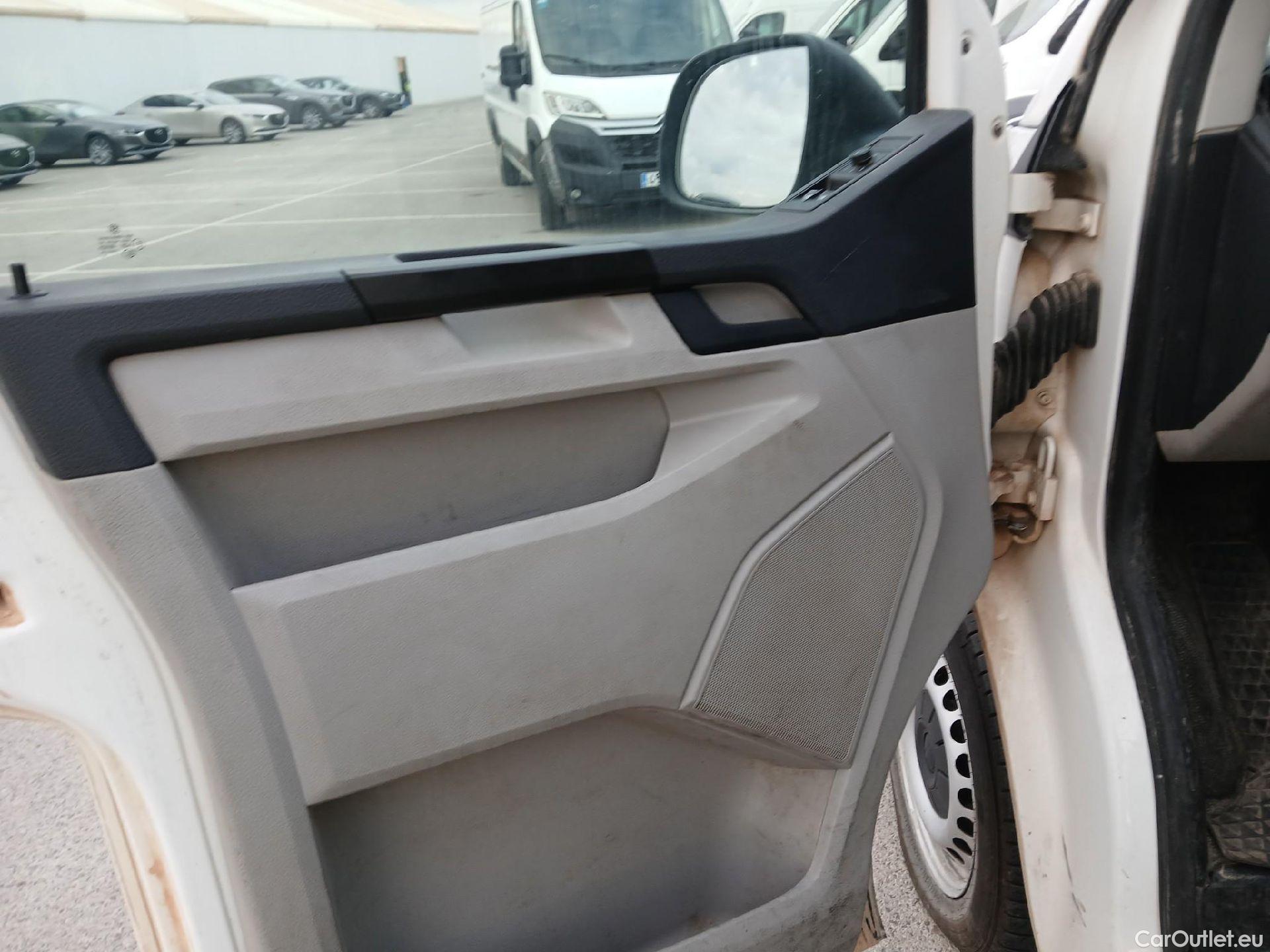  Volkswagen  Transporter VOLKSWAGEN  / 2015 / 4P / furgón Furgón Corto TN 2.0 TDI 110kW BMT 4Mot #7