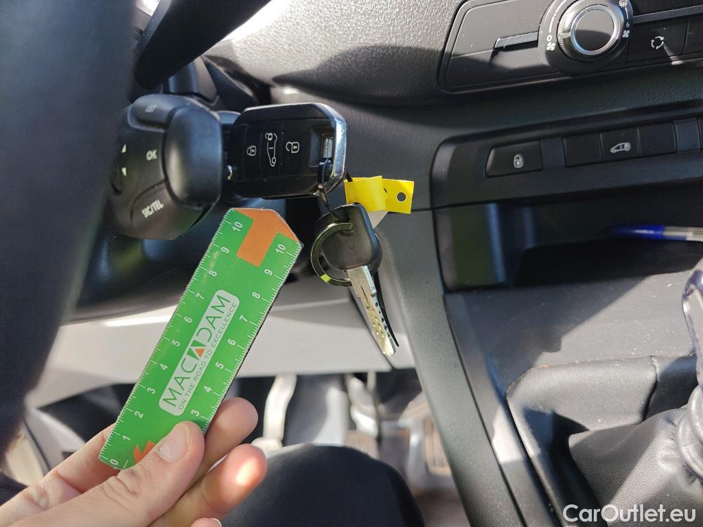  Toyota  Proace TOYOTA  / 2016 / 4P / furgón FU. MEDIO (L1) 2.0D 90kW COMFORT CARGA + #1