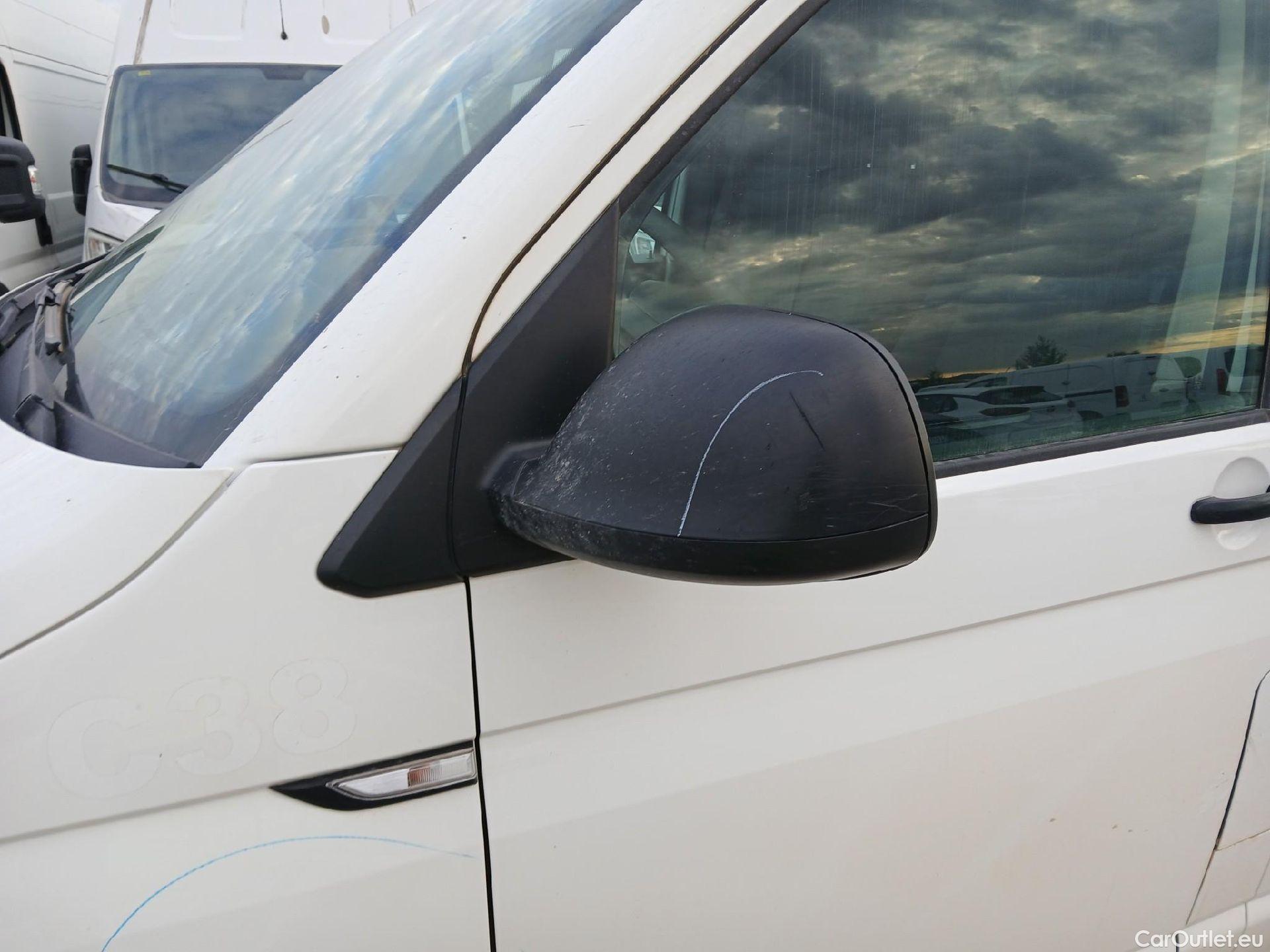  Volkswagen  Transporter VOLKSWAGEN  / 2015 / 4P / furgón Furgón Corto TN 2.0 TDI 110kW BMT 4Mot #38