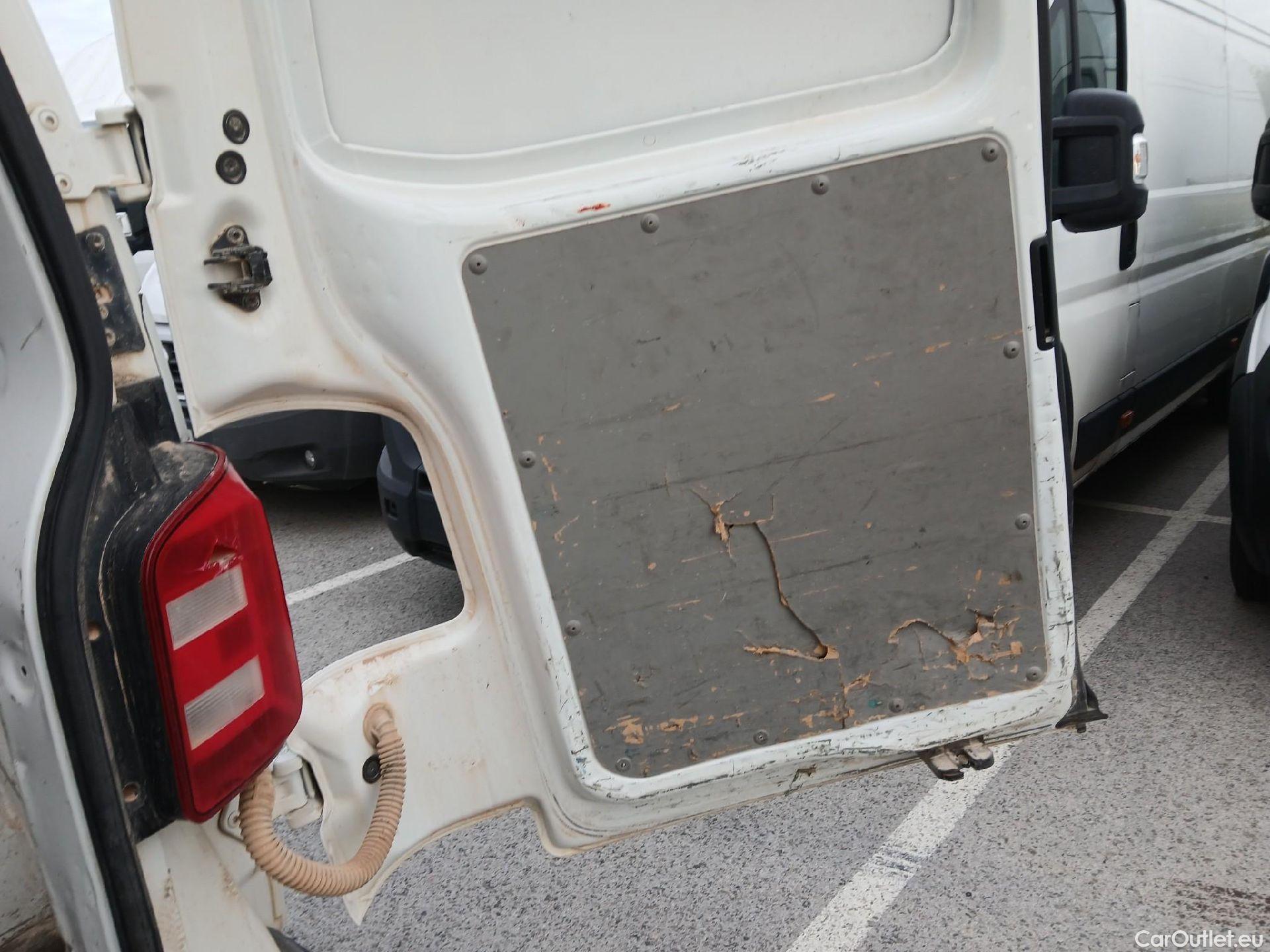  Volkswagen  Transporter VOLKSWAGEN  / 2015 / 4P / furgón Furgón Corto TN 2.0 TDI 110kW BMT 4Mot #25