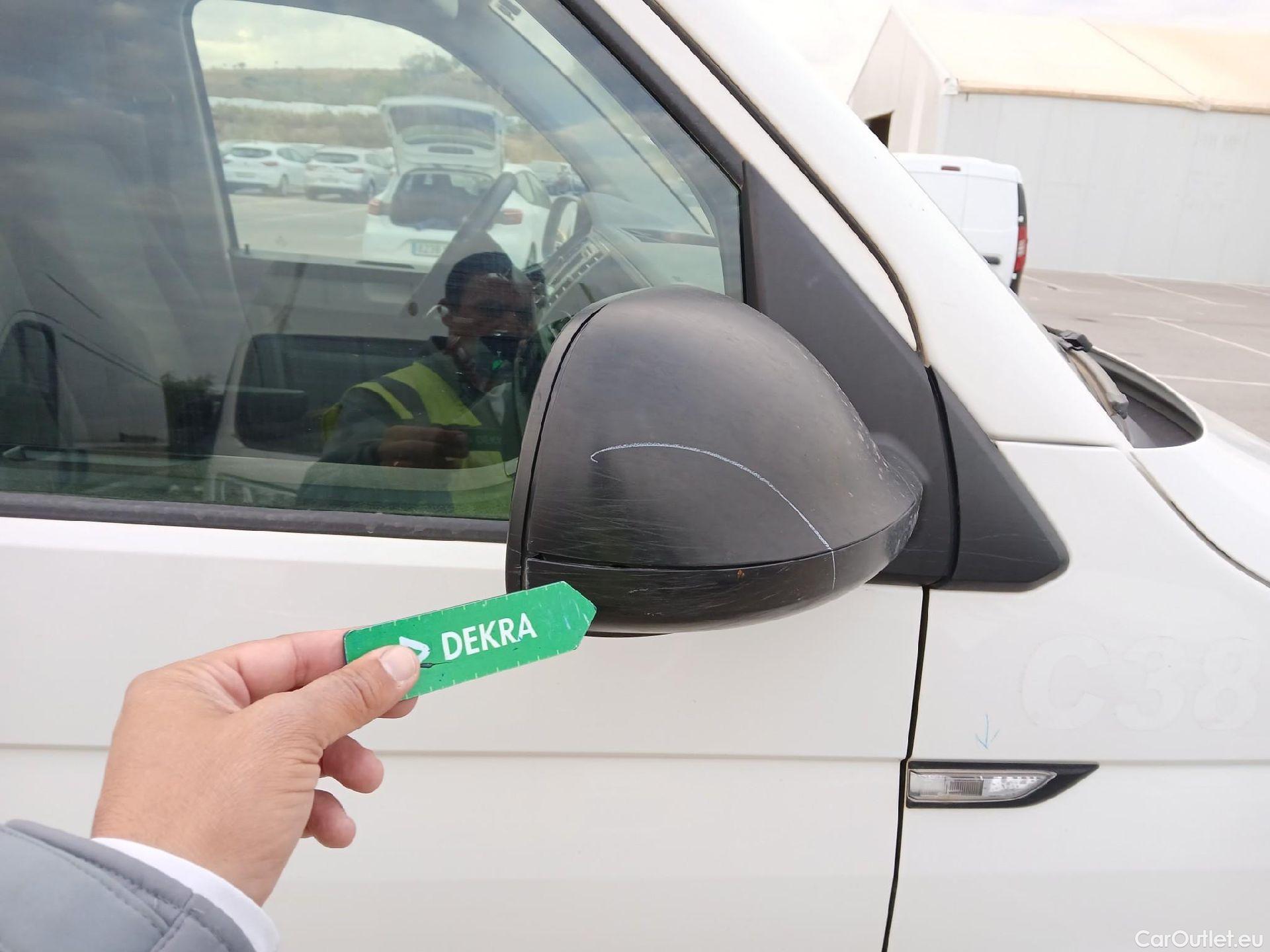  Volkswagen  Transporter VOLKSWAGEN  / 2015 / 4P / furgón Furgón Corto TN 2.0 TDI 110kW BMT 4Mot #62