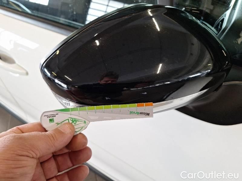 Citroen  C3 CITROEN  / 2016 / 5P / BERLINA BLUEHDI 100 SeS BUSINESS COMBI #104