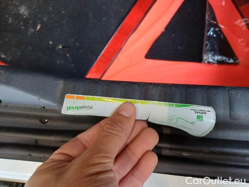 Citroen  C3 CITROEN  / 2020 / 5P / BERLINA BLUEHDI 100 SeS BUSINESS COMBI #123