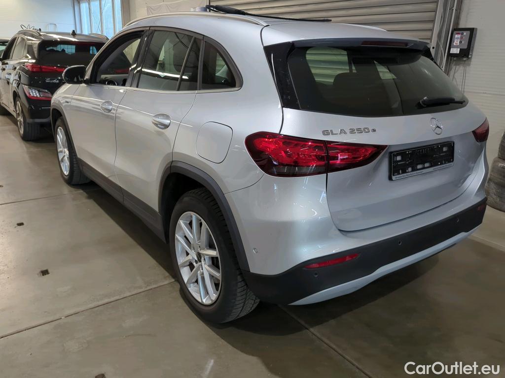 Mercedes  GLA  -Klasse  250 e (247.786) 1.3 160KW AT8 E6d #12