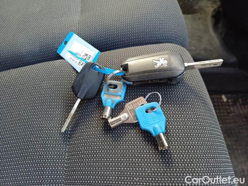 Peugeot  Partner PEUGEOT  / 2018 / 4P / VETT. FURGONATA L1 BLUEHDI 100CV PREMIUM #130