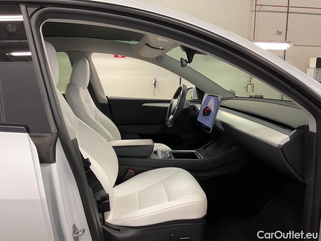 Tesla  Model Y Standard Range #7