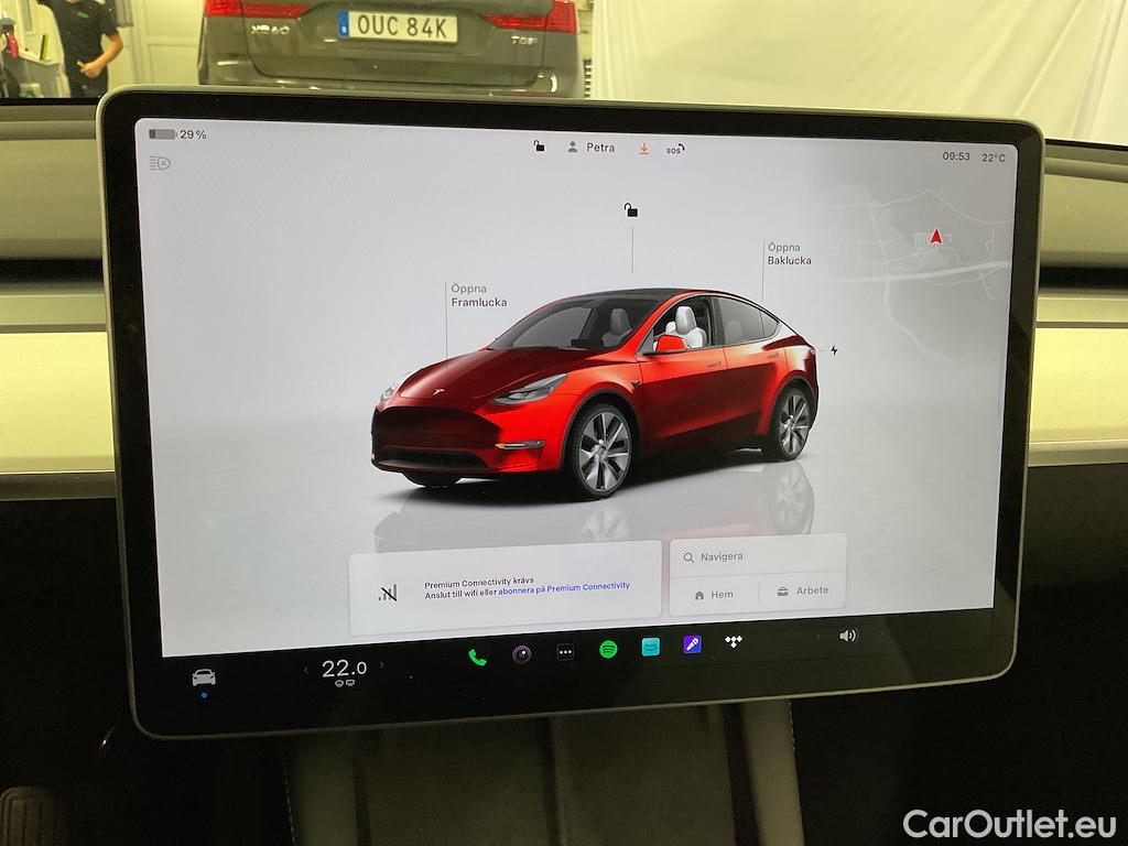 Tesla  Model Y Standard Range #9