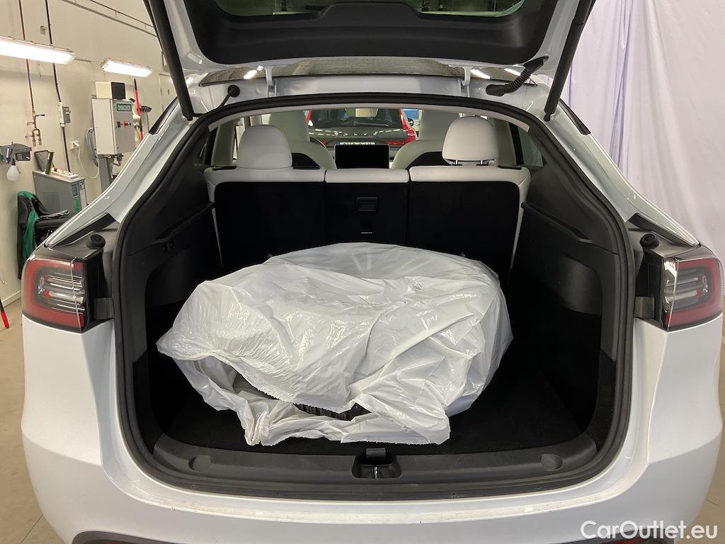 Tesla  Model Y Standard Range #13