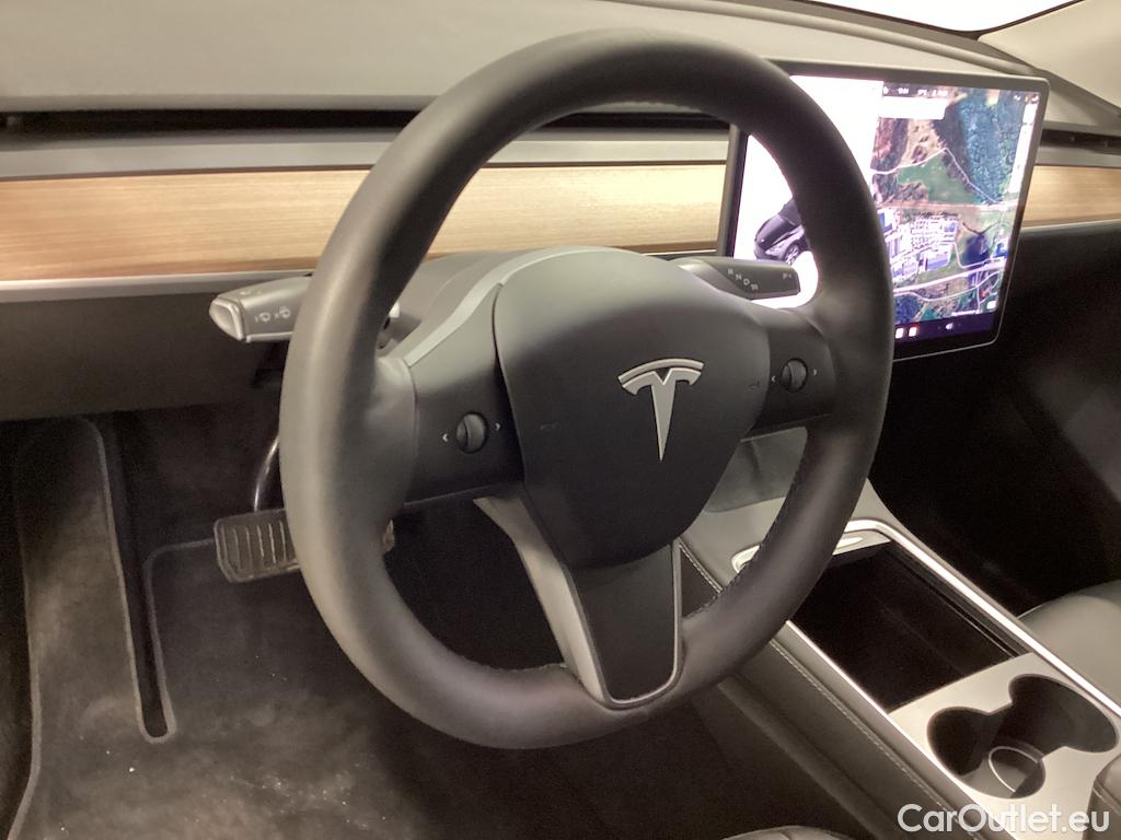 Tesla  Model Y Long Range AWD #15