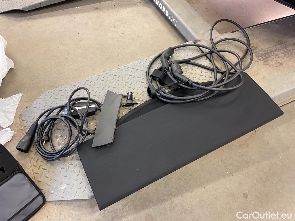 Tesla  Model Y Standard Range #14