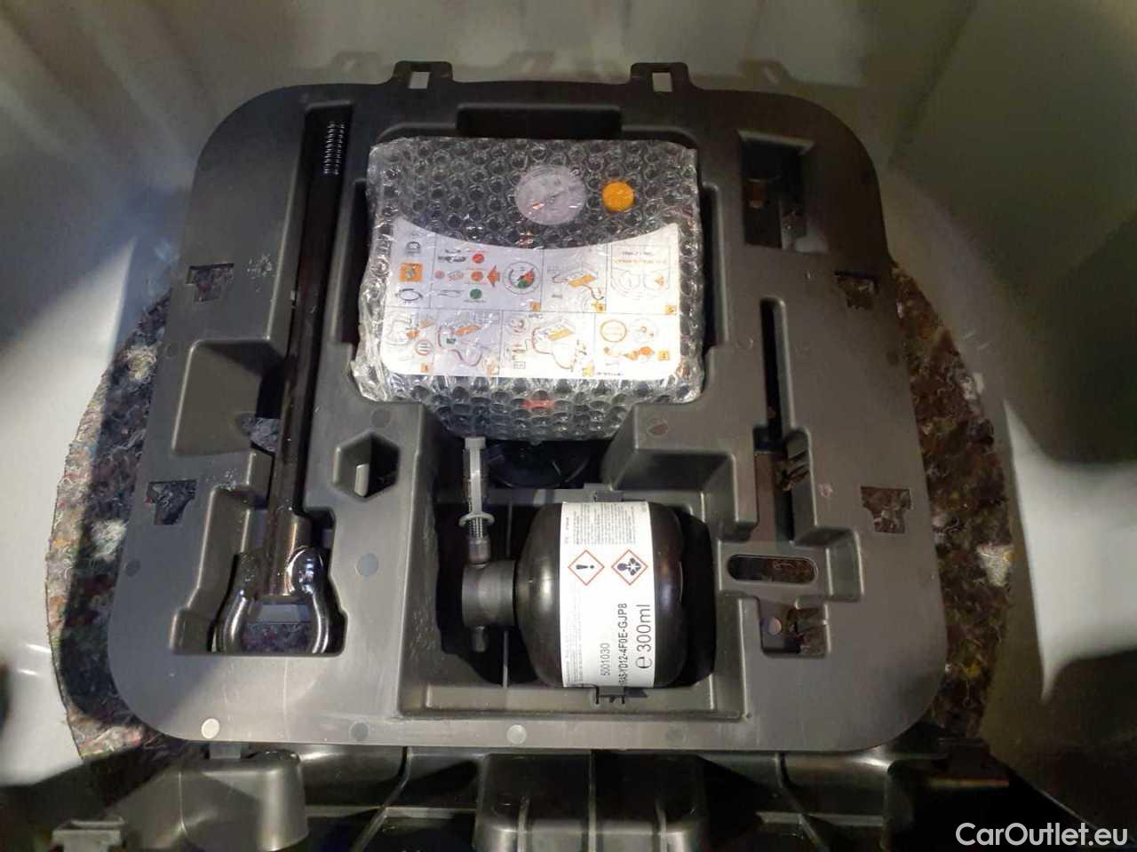 Renault  Clio TCe 90 Experience Manual Petrol  6 #24