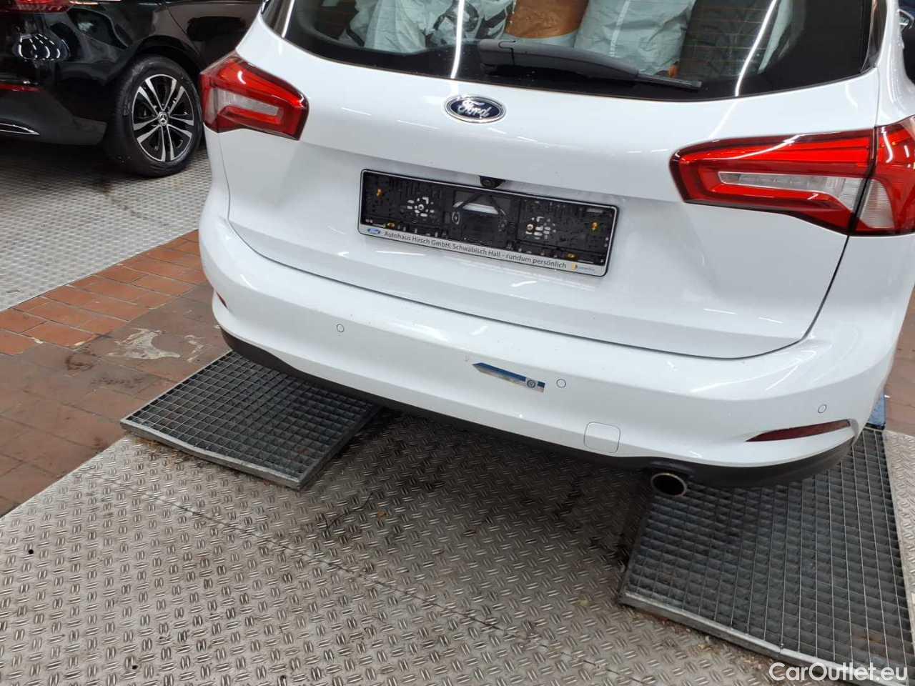 Ford  Focus Turnier 1.5 EcoBlue Start-Stopp-System TITANIUM Manual Diesel  10 #35